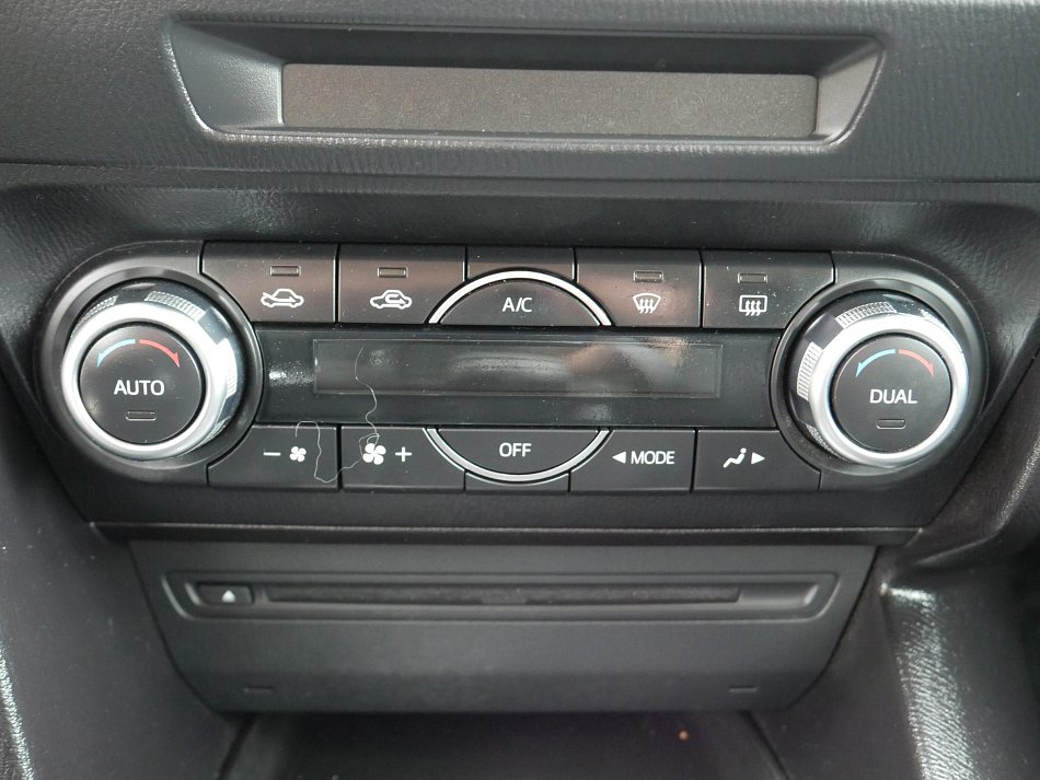 Mazda 3 2.0i 