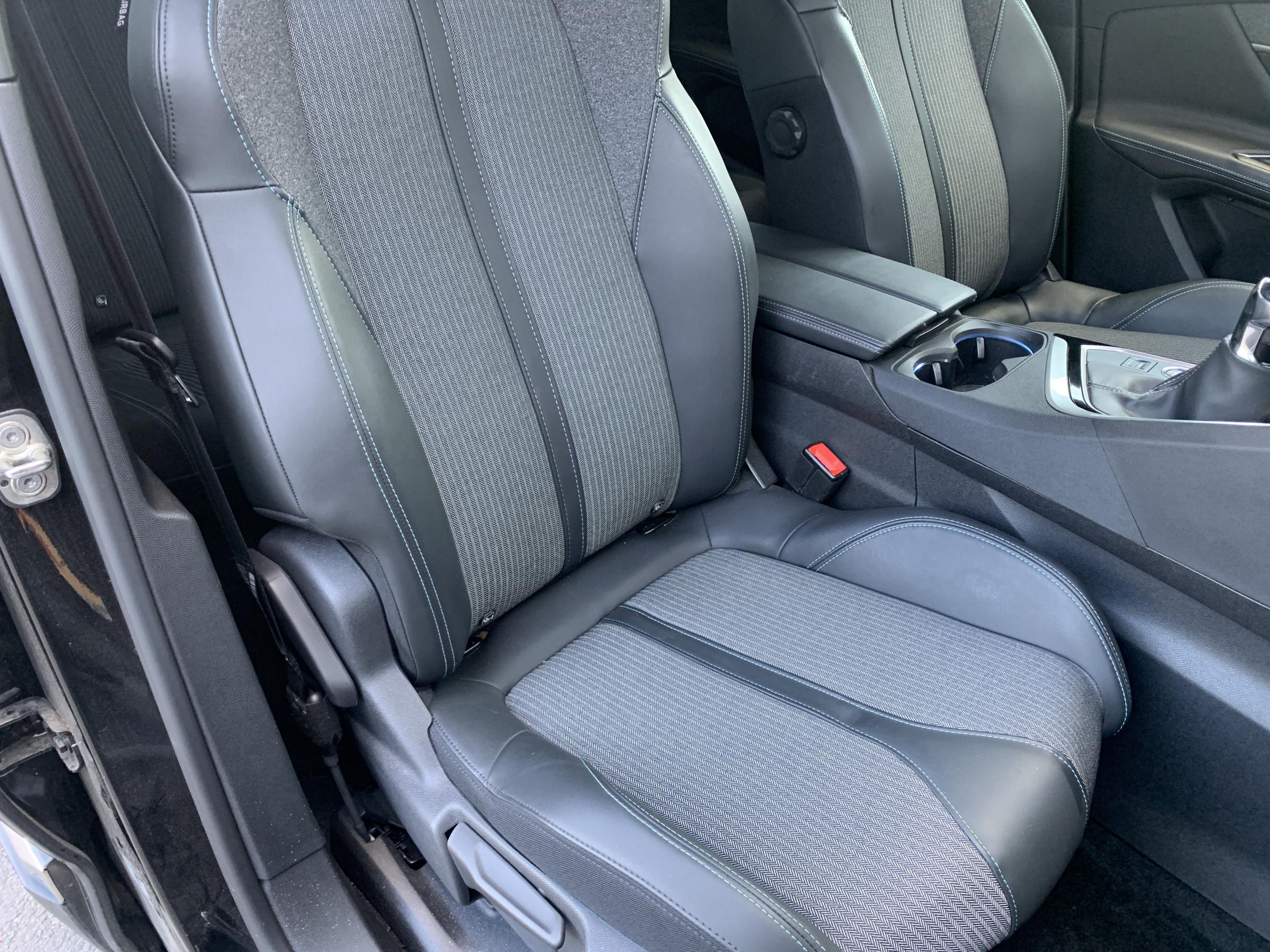 Peugeot 3008, 2021 - pohled č. 13