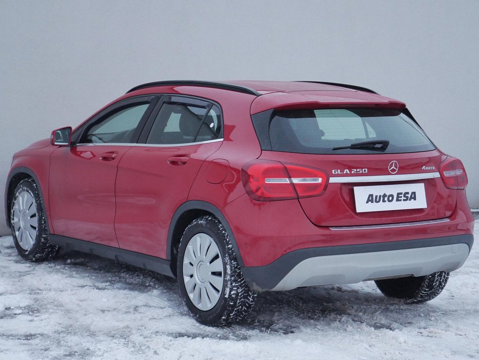 Mercedes-Benz GLA 2.0i  GLA 250  4Matic