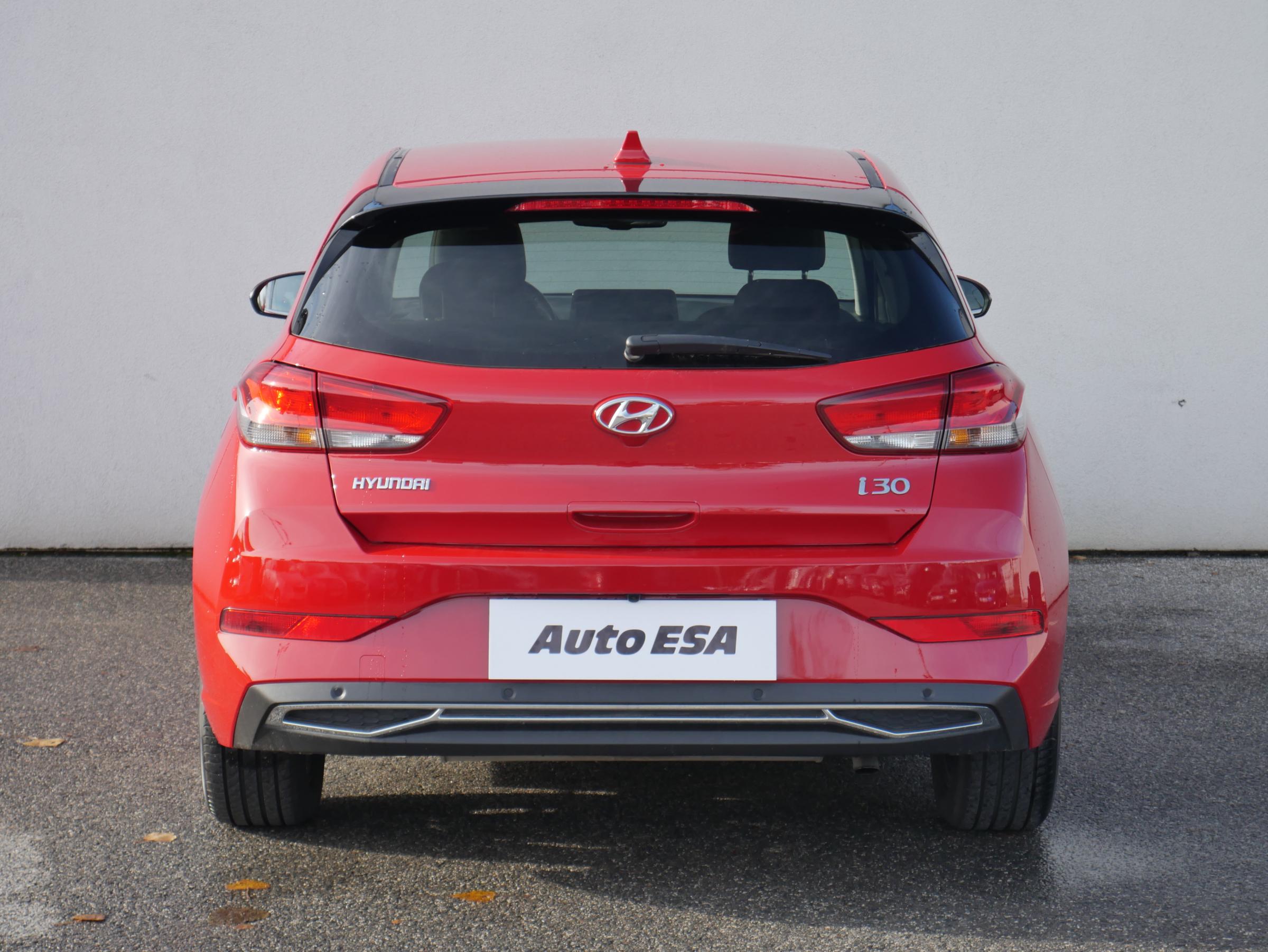 Hyundai i30, 2022 - pohled č. 5