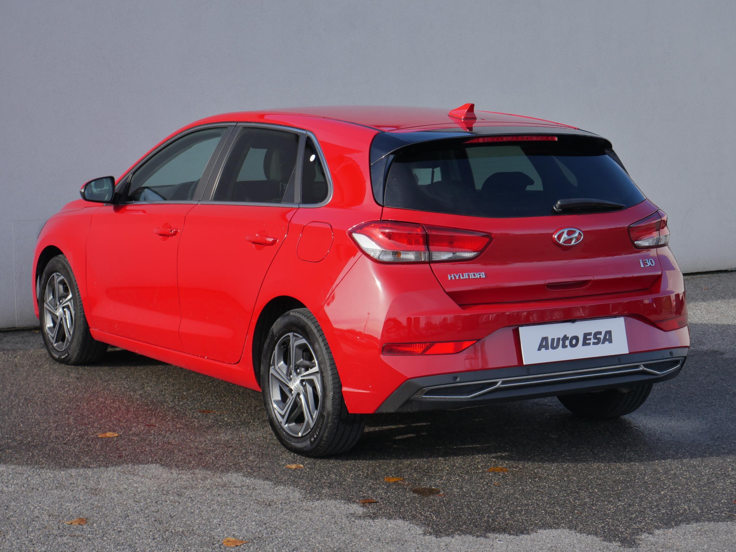 Hyundai i30, 2022 - pohled č. 6