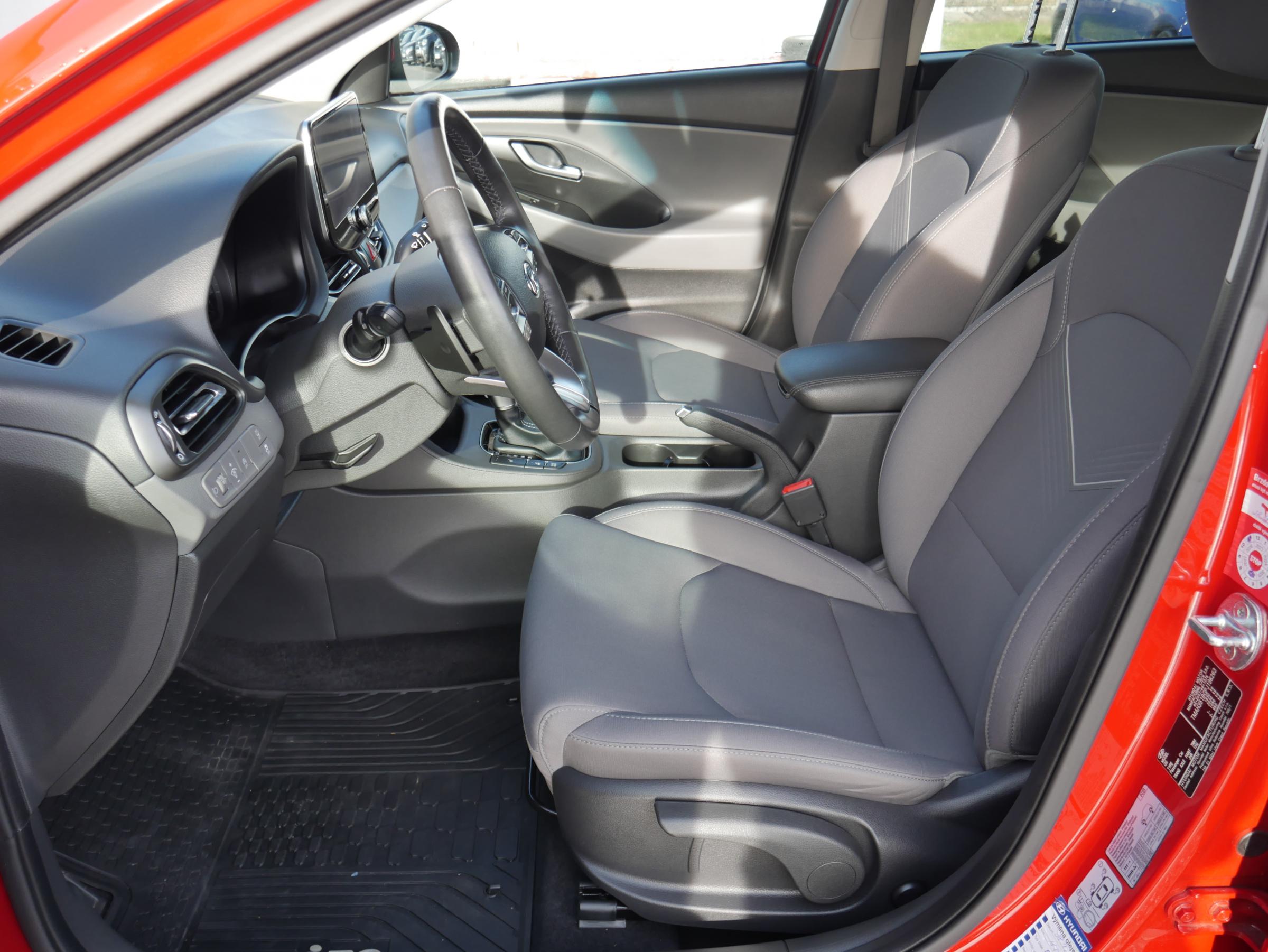 Hyundai i30, 2022 - pohled č. 9