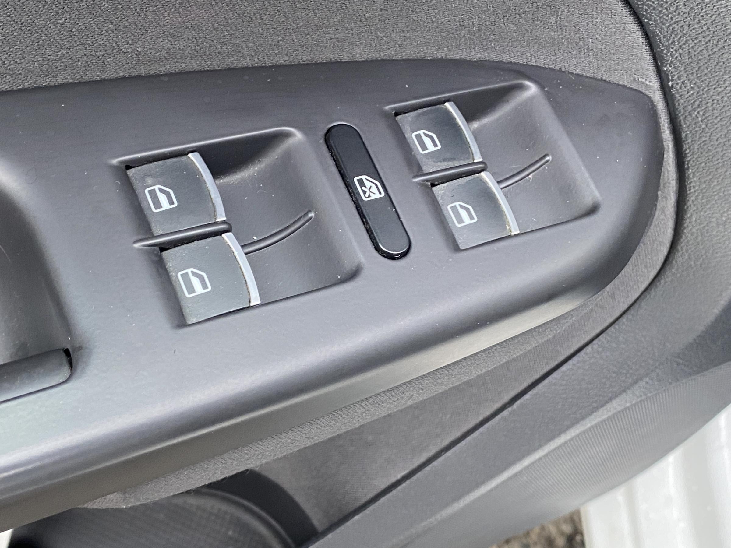 Volkswagen Touran, 2014 - pohled č. 11