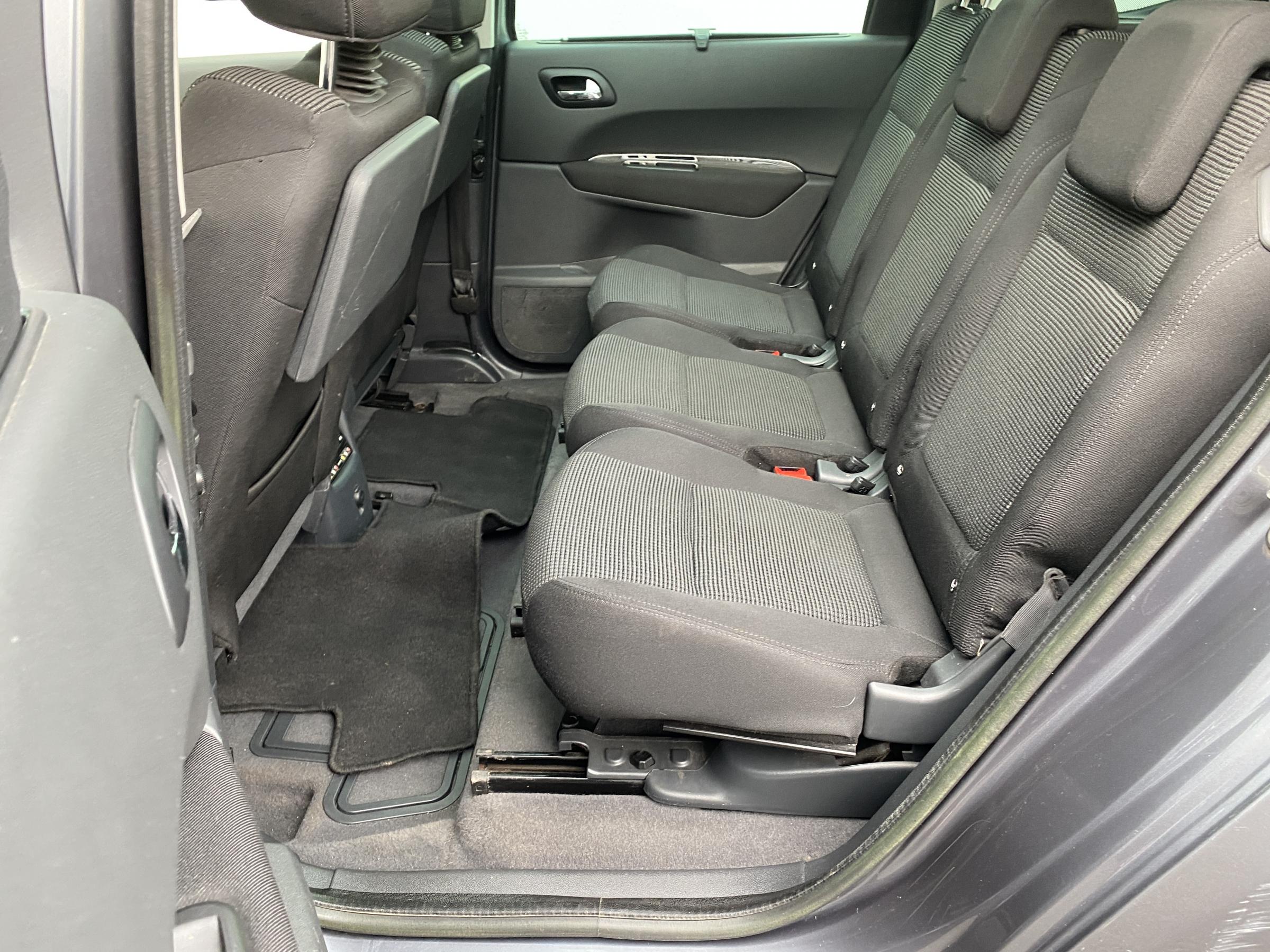 Peugeot 5008, 2011 - pohled č. 10