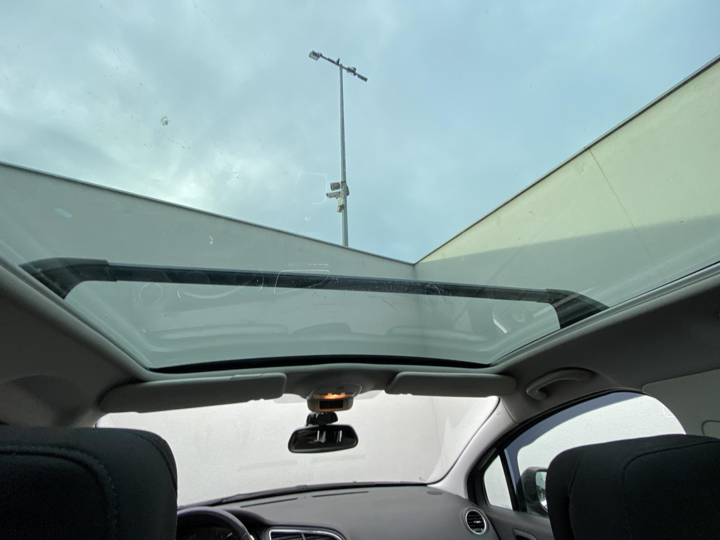 Peugeot 5008, 2011 - pohled č. 11