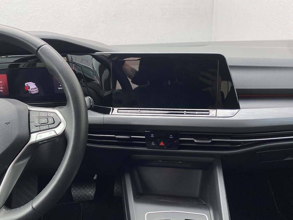 Volkswagen Golf 1.5 e-TSi Style