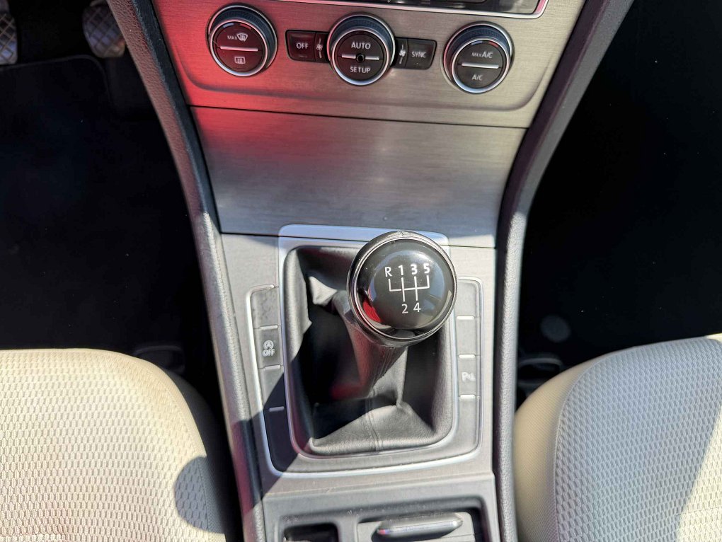 Volkswagen Golf 1.6 TDi 