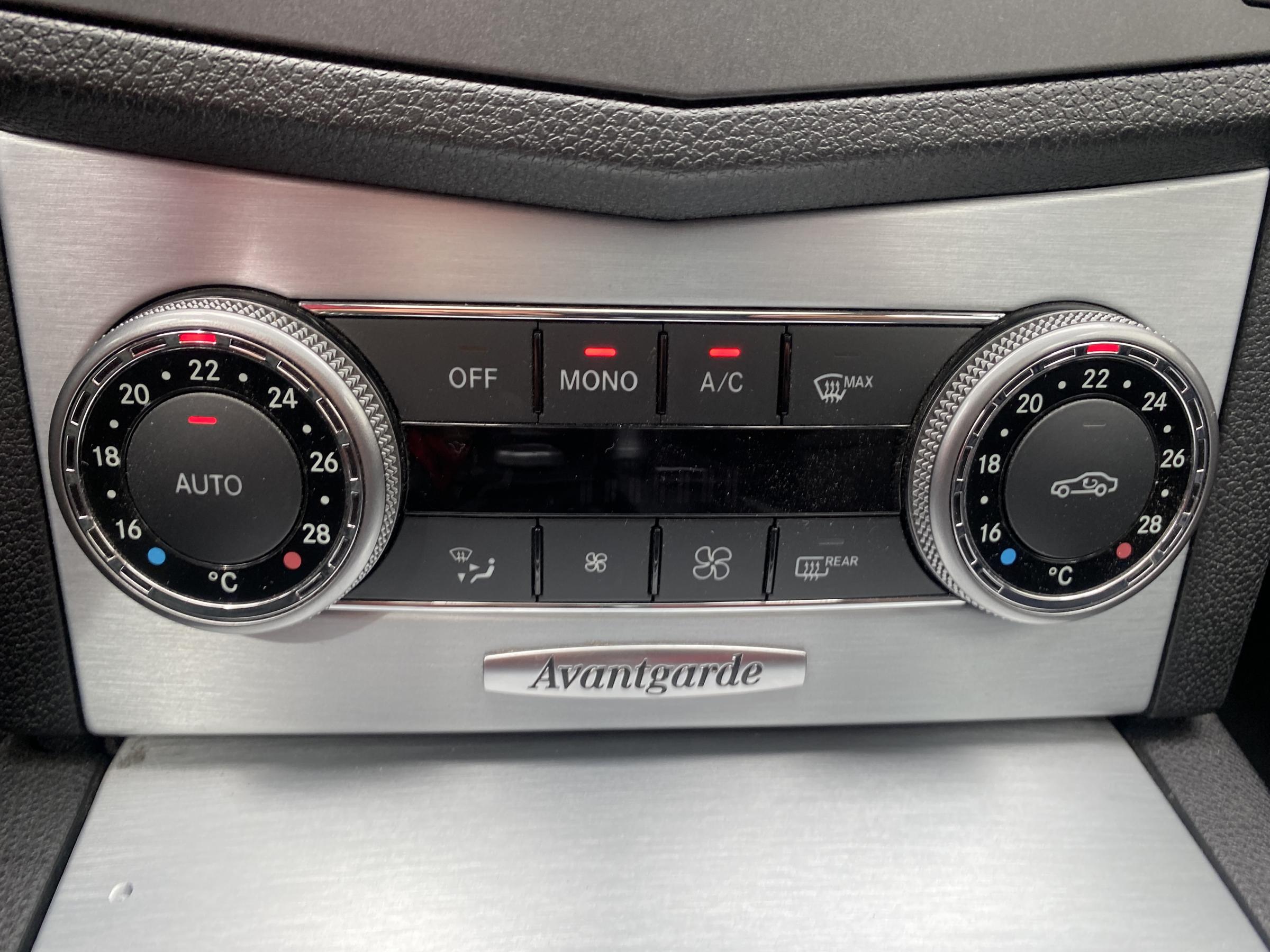 Mercedes-Benz Třída C, 2010 - pohled č. 12