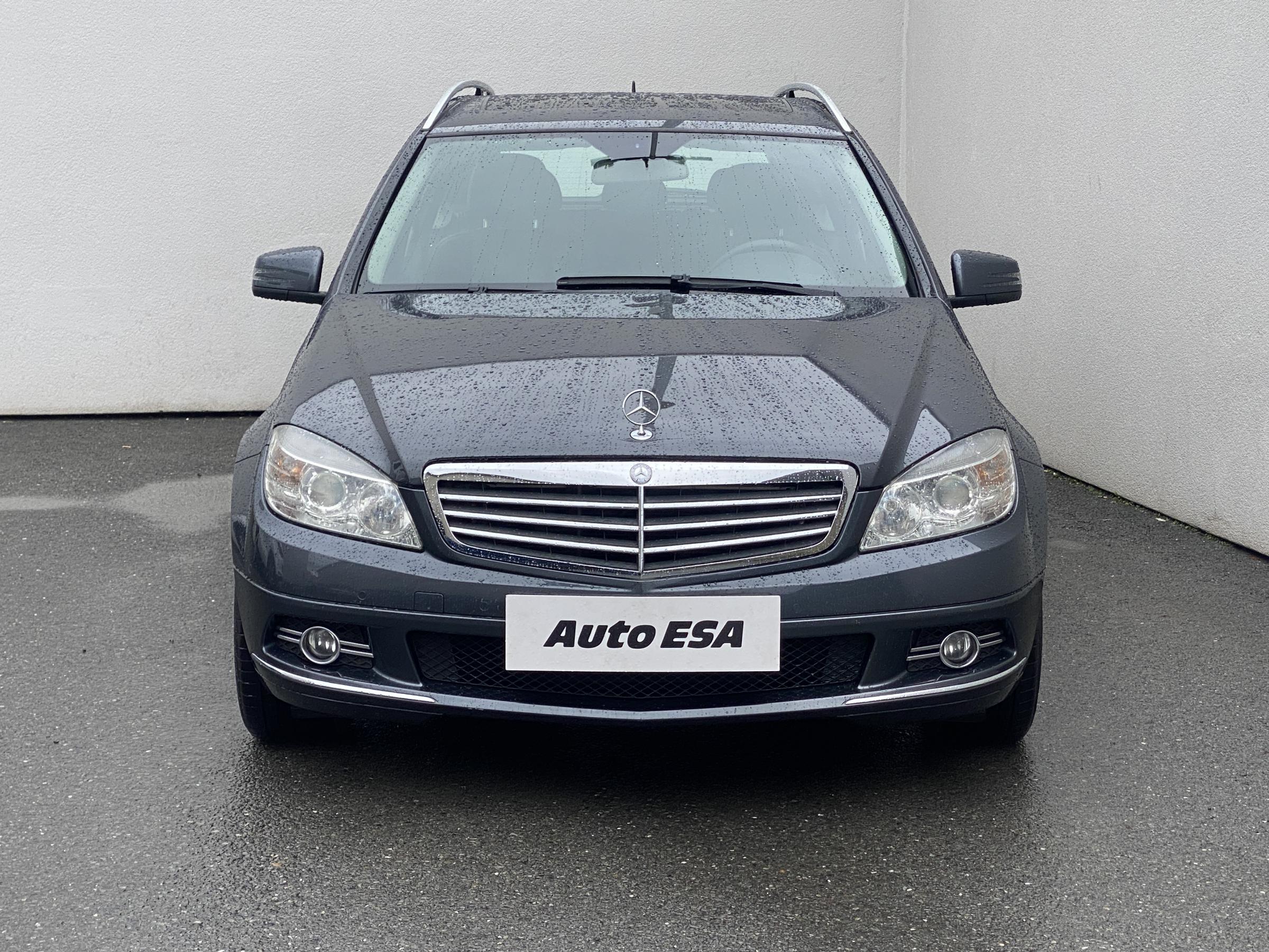 Mercedes-Benz Třída C, 2010 - pohled č. 2