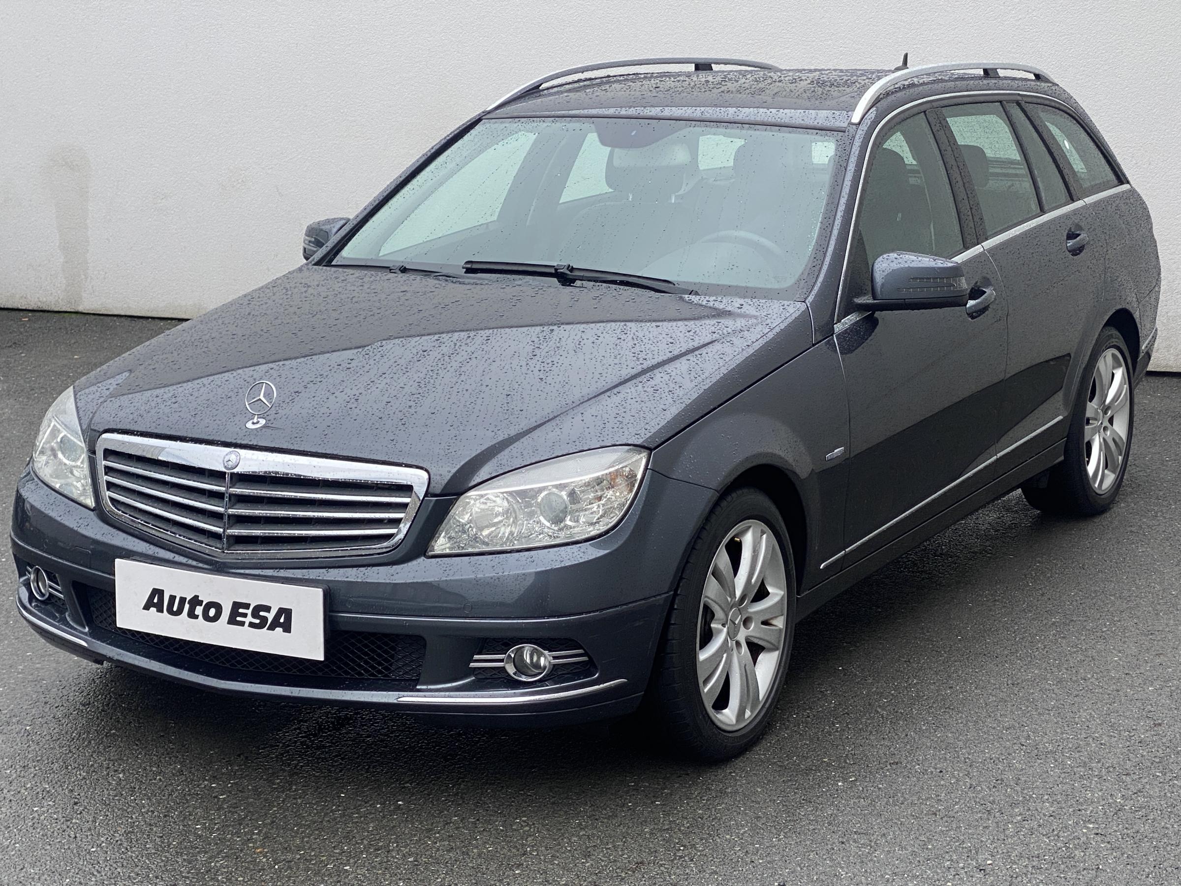 Mercedes-Benz Třída C, 2010 - pohled č. 3