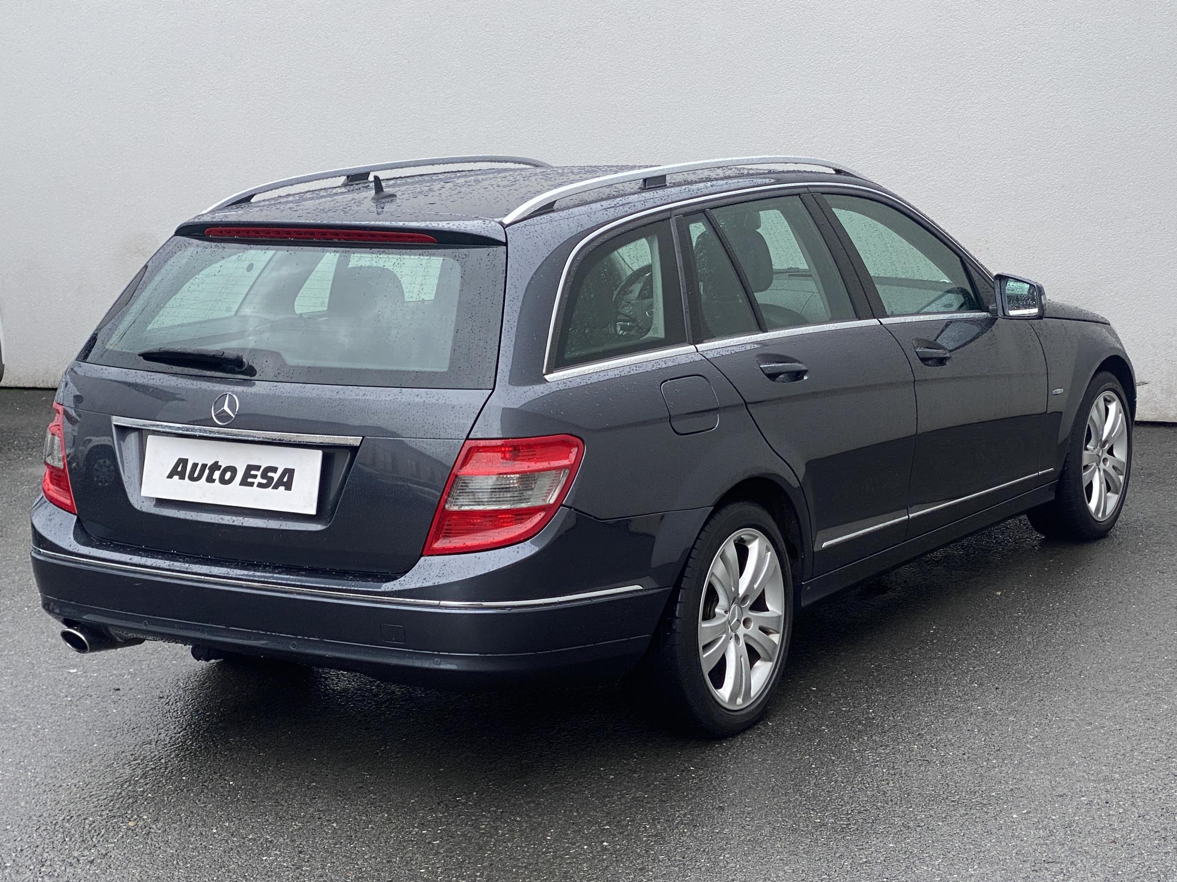Mercedes-Benz Třída C, 2010 - pohled č. 4