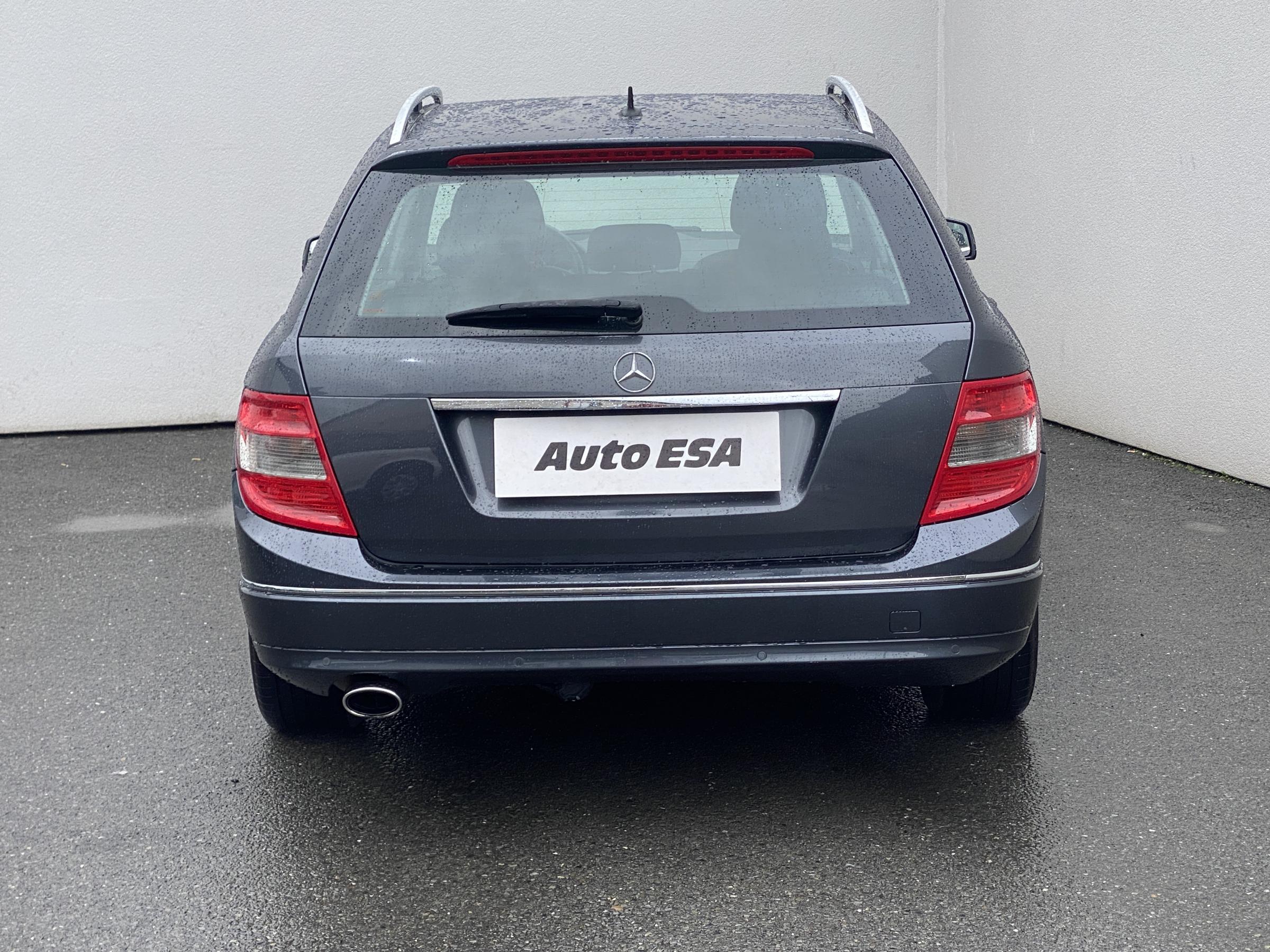 Mercedes-Benz Třída C, 2010 - pohled č. 5