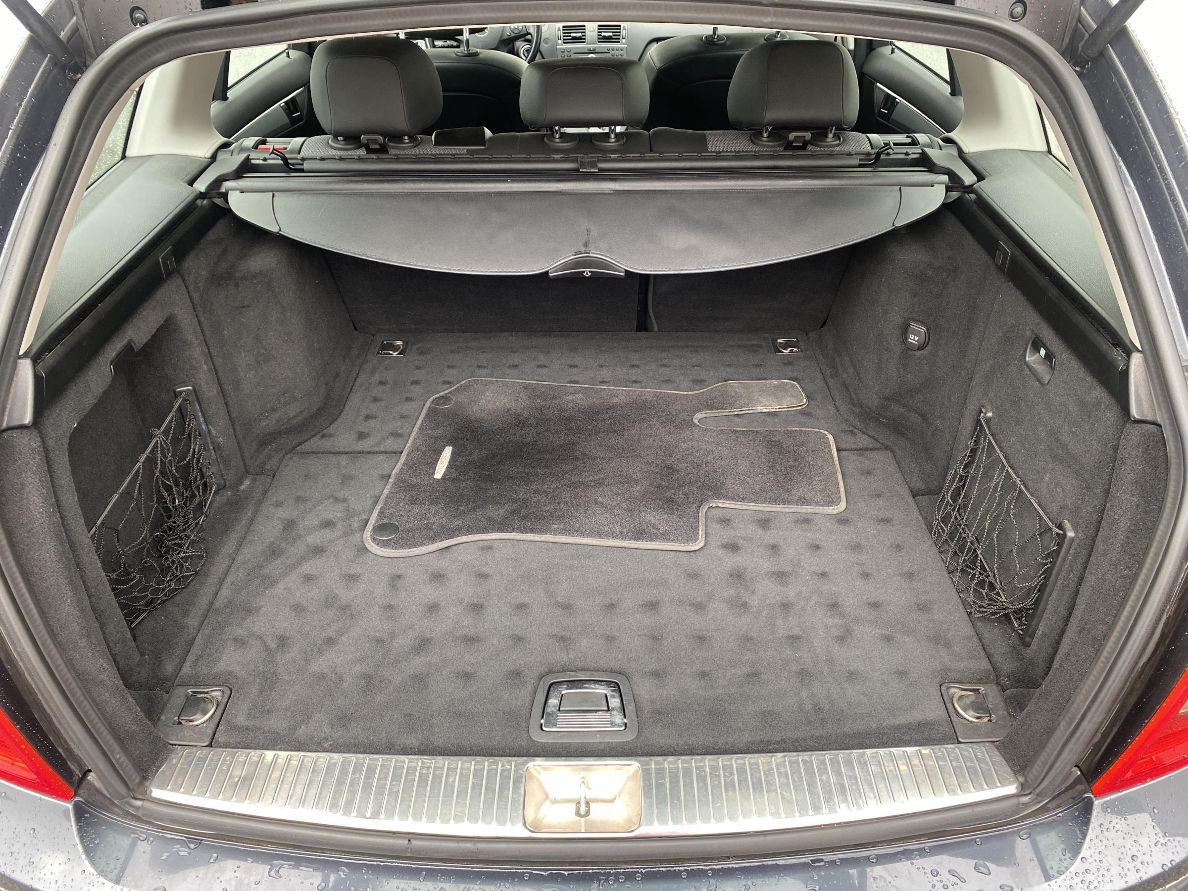 Mercedes-Benz Třída C, 2010 - pohled č. 7