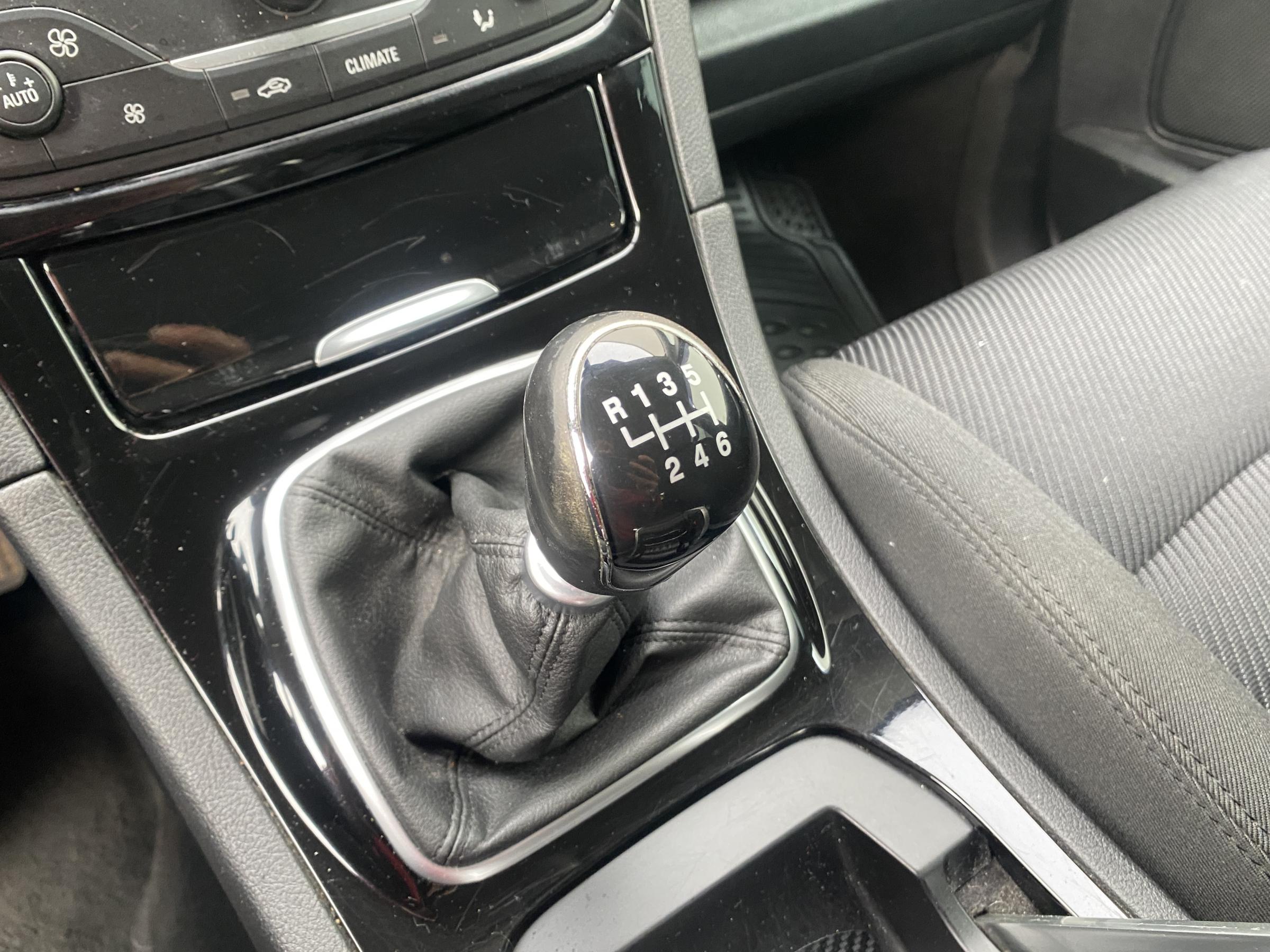 Ford S-MAX, 2015 - pohled č. 16