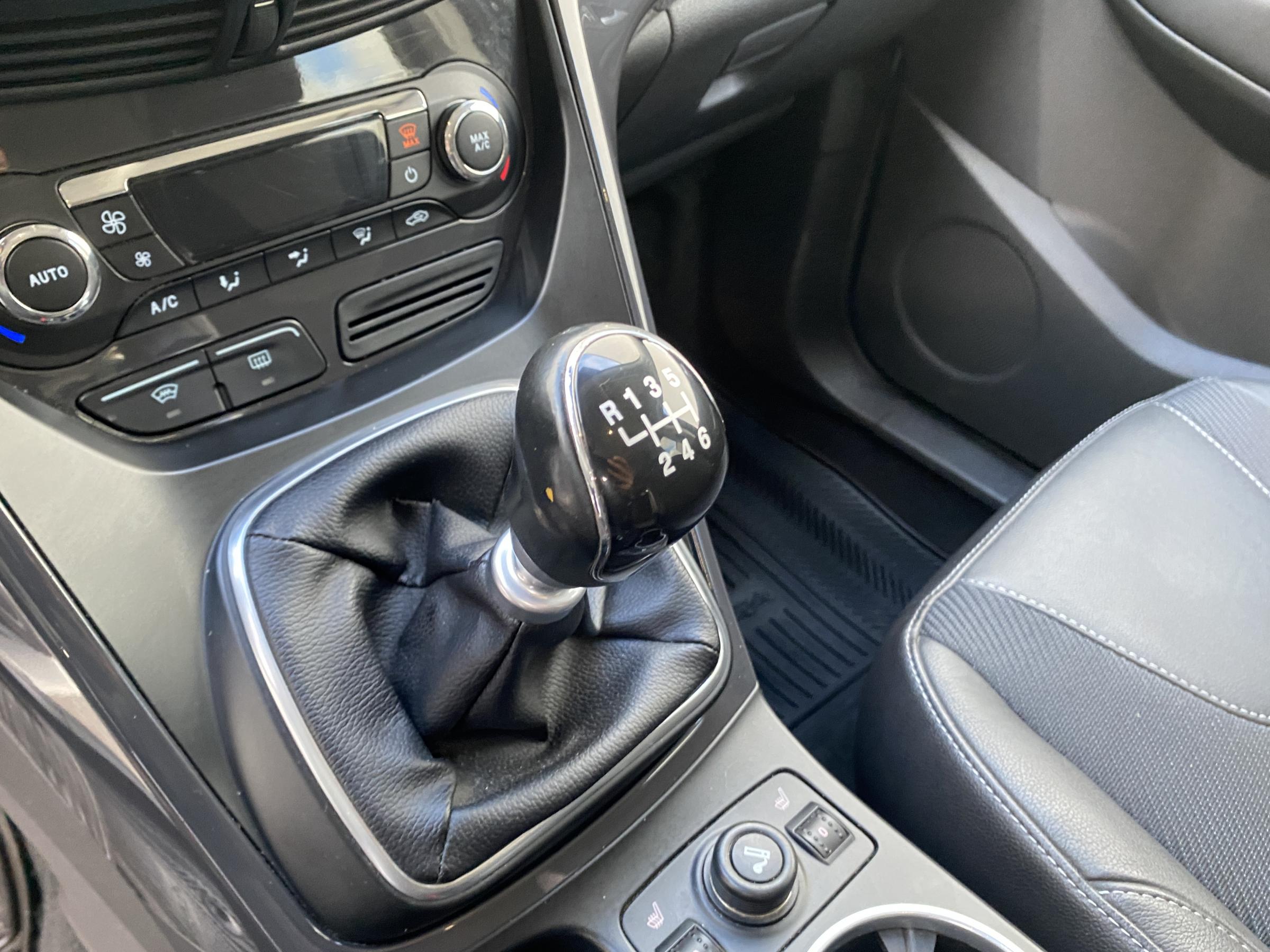 Ford Kuga, 2013 - pohled č. 16