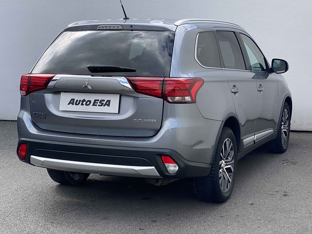 Mitsubishi Outlander 2.0 MiVEC Invite 4WD