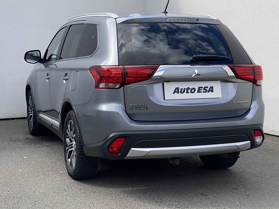 Mitsubishi Outlander 2.0 MiVEC Invite 4WD