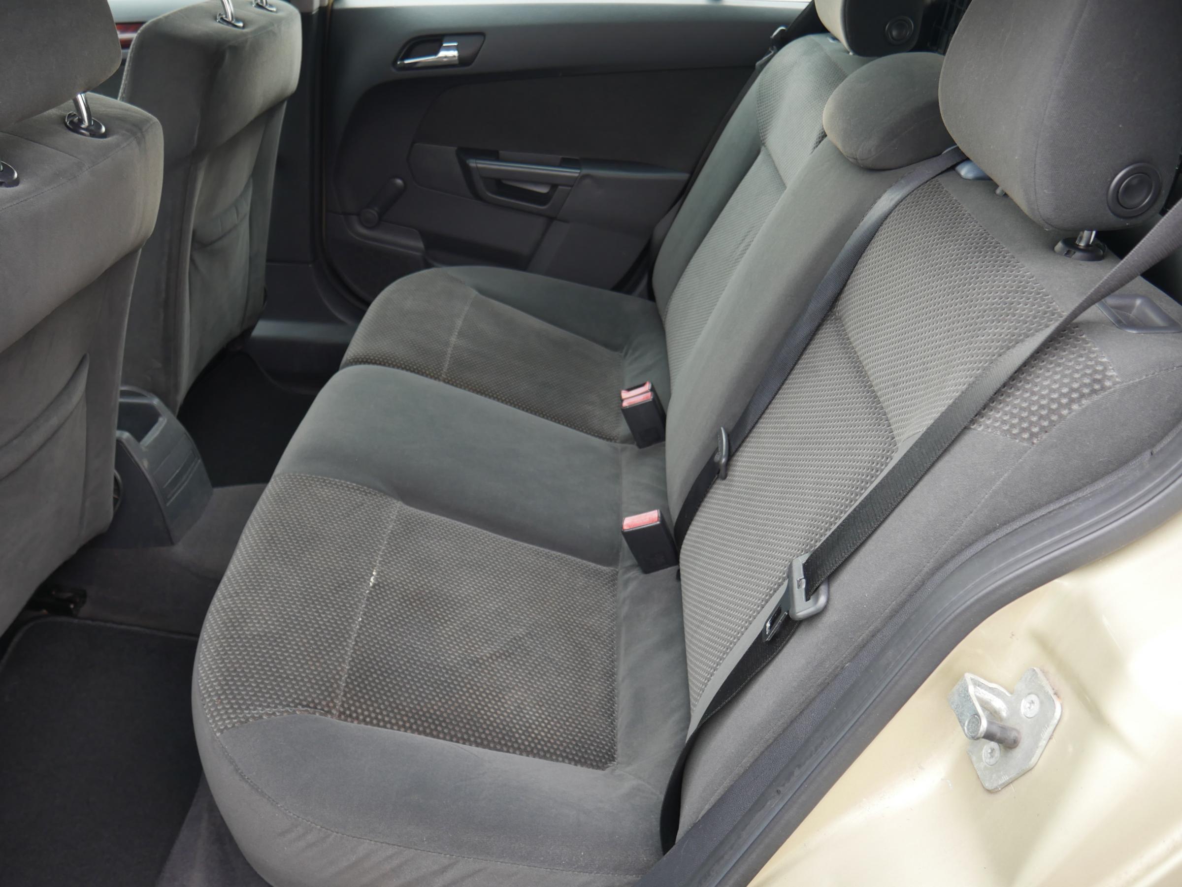 Opel Astra, 2005 - pohled č. 10