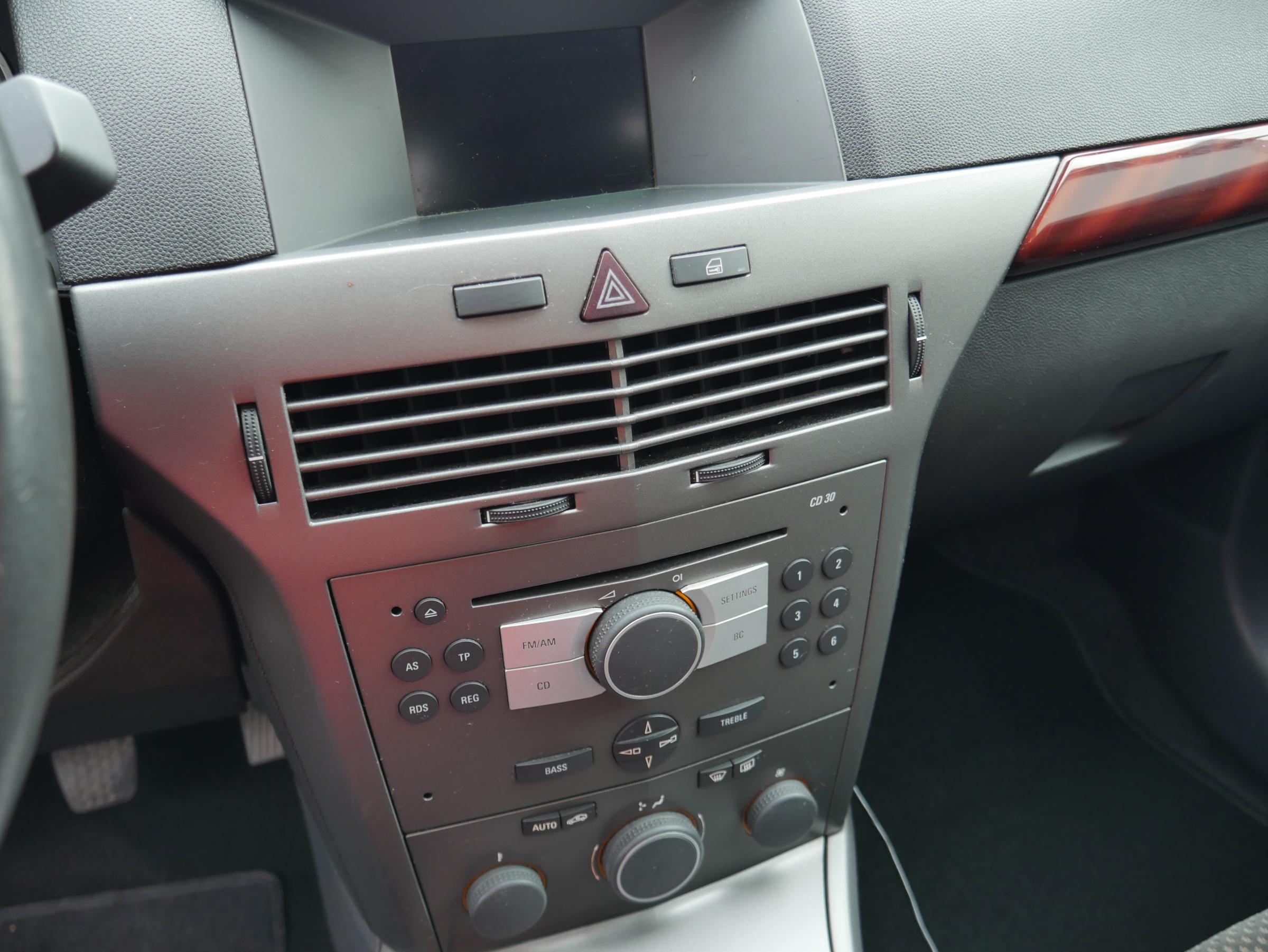 Opel Astra, 2005 - pohled č. 11