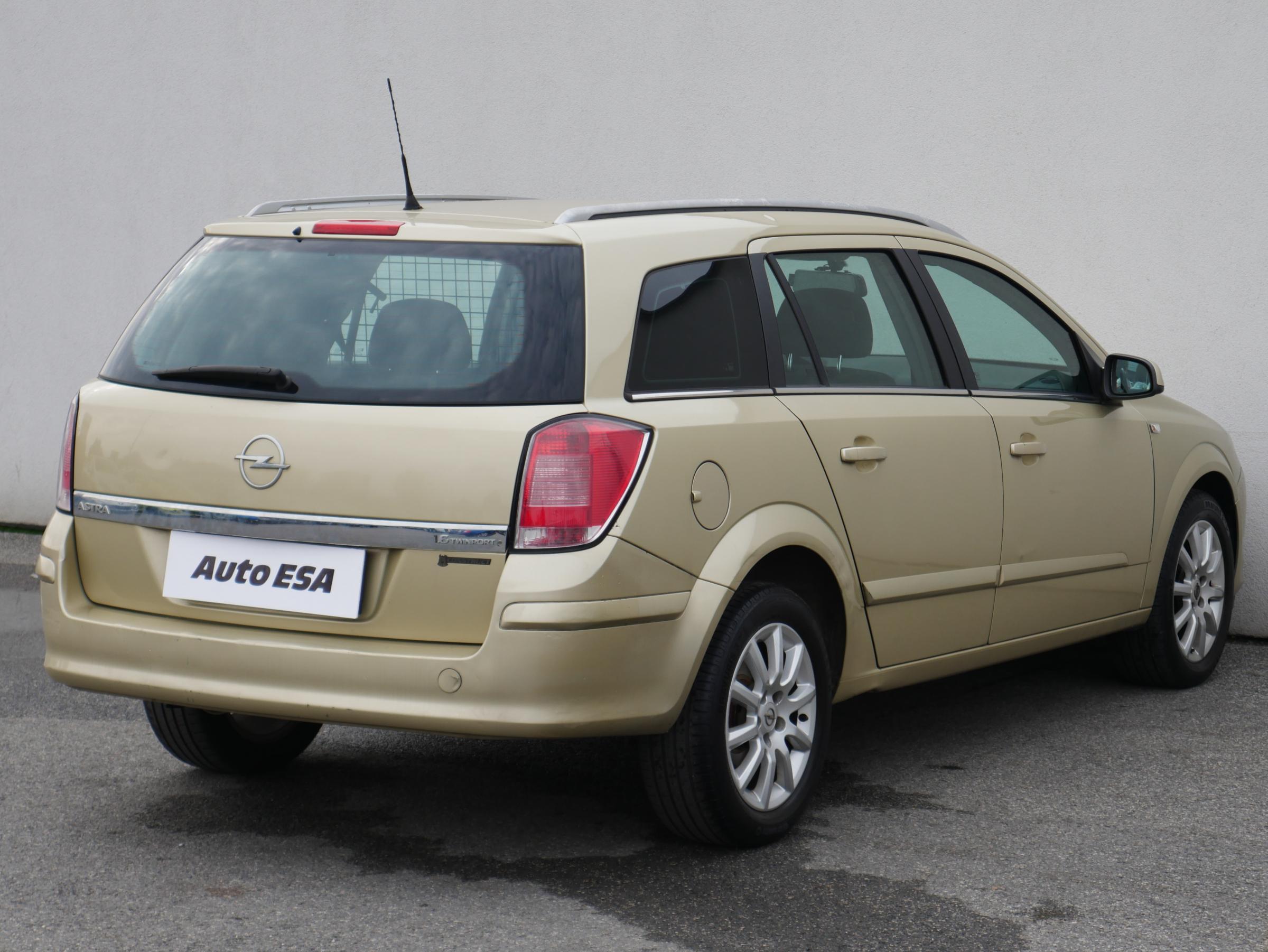 Opel Astra, 2005 - pohled č. 4