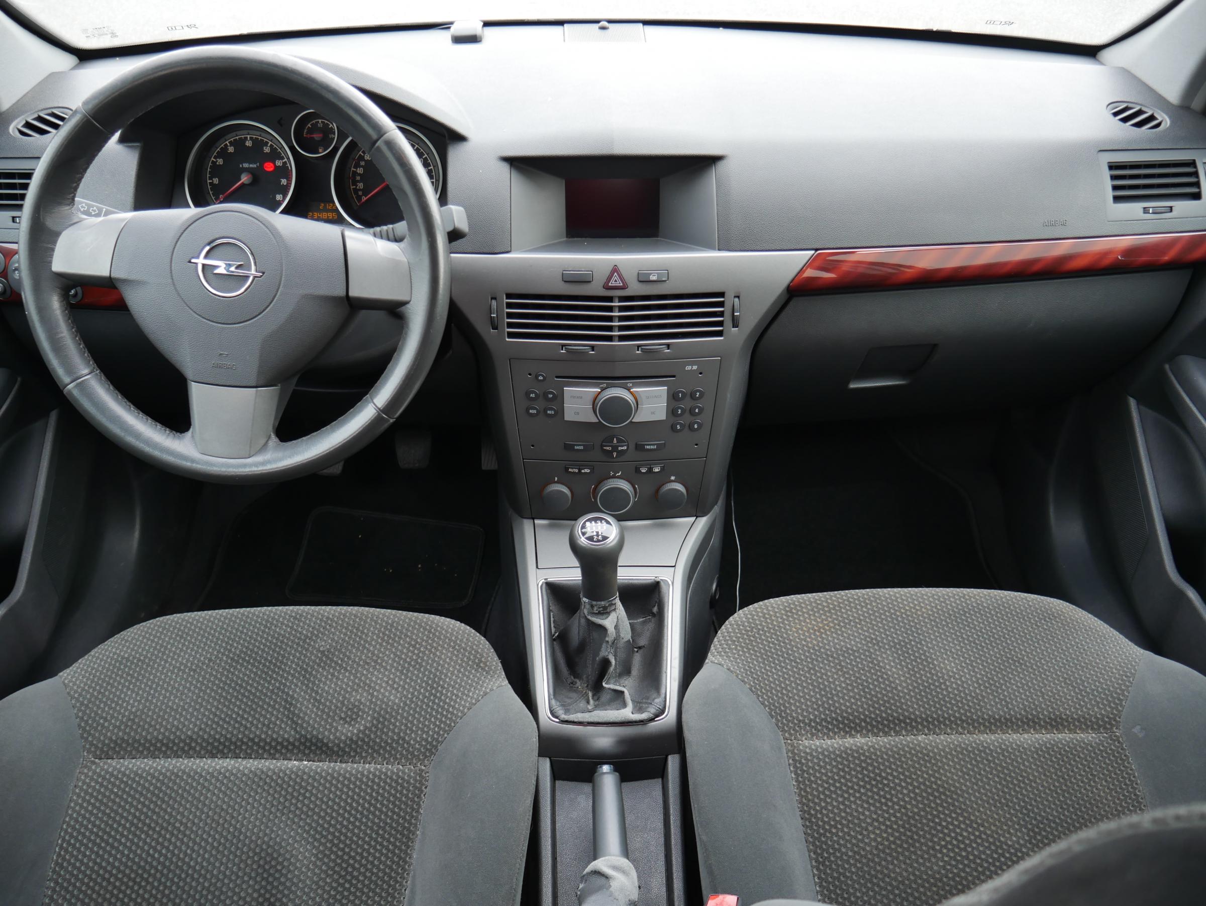 Opel Astra, 2005 - pohled č. 8