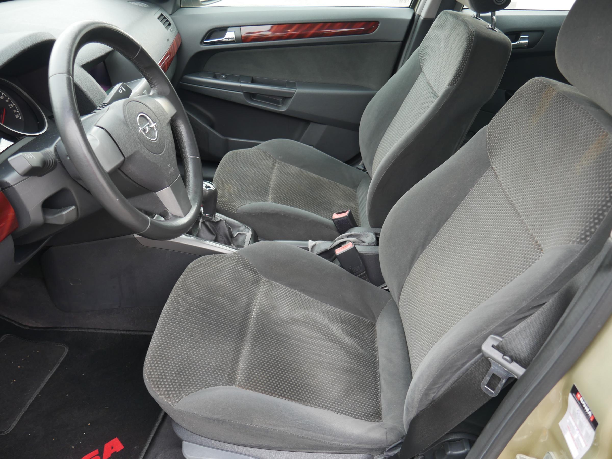 Opel Astra, 2005 - pohled č. 9