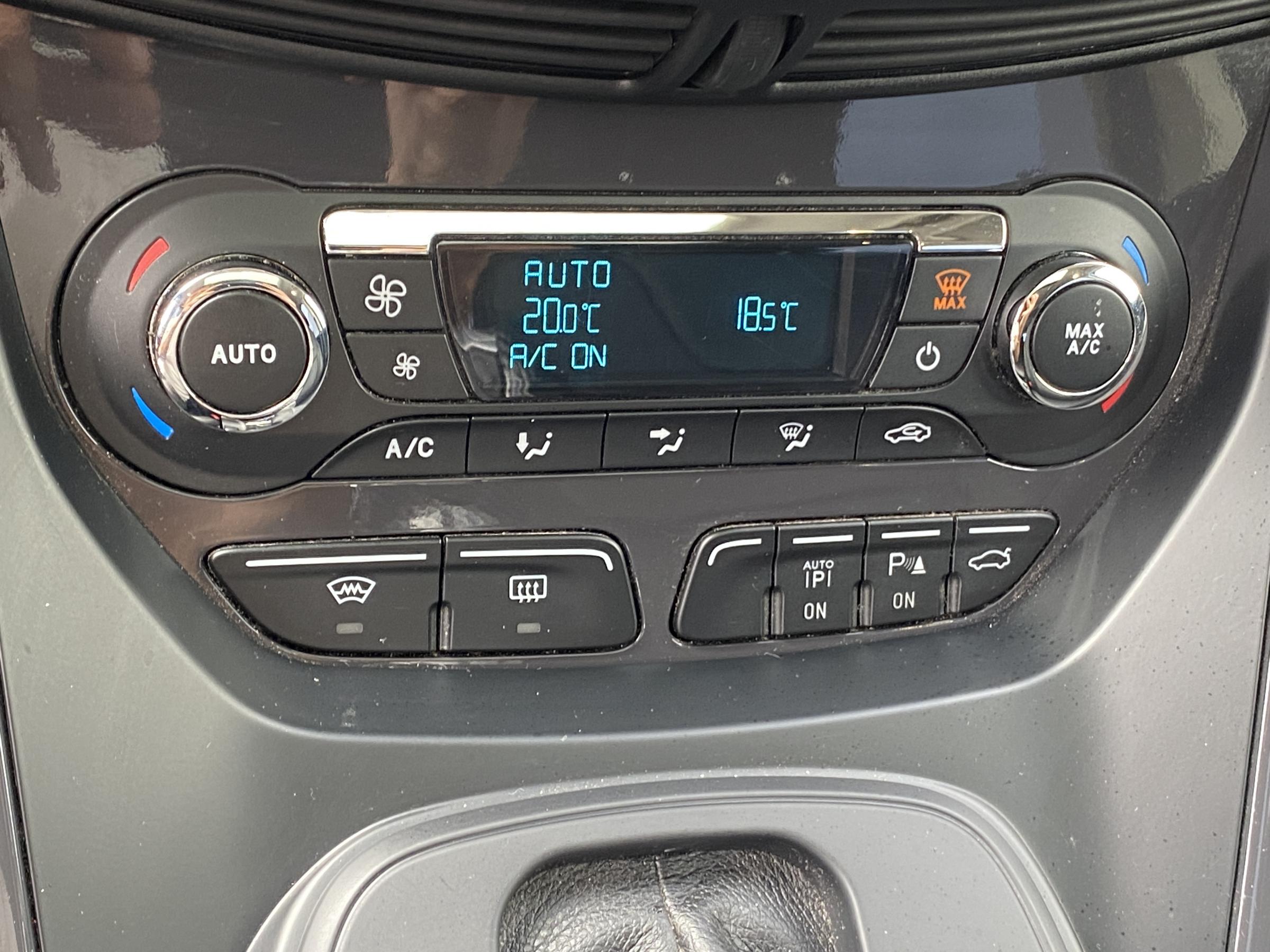 Ford Kuga, 2014 - pohled č. 17