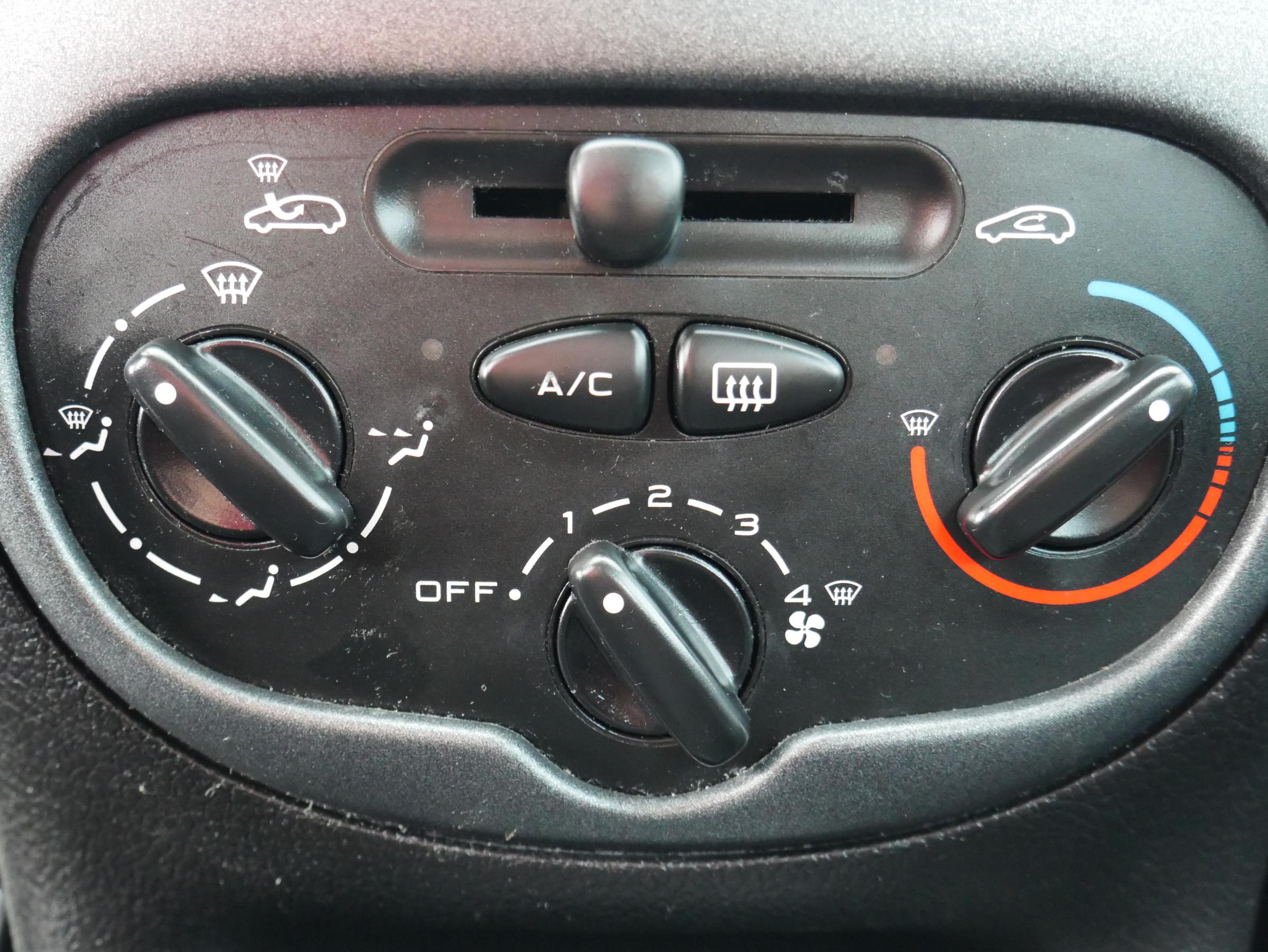 Peugeot 206, 2006 - pohled č. 13