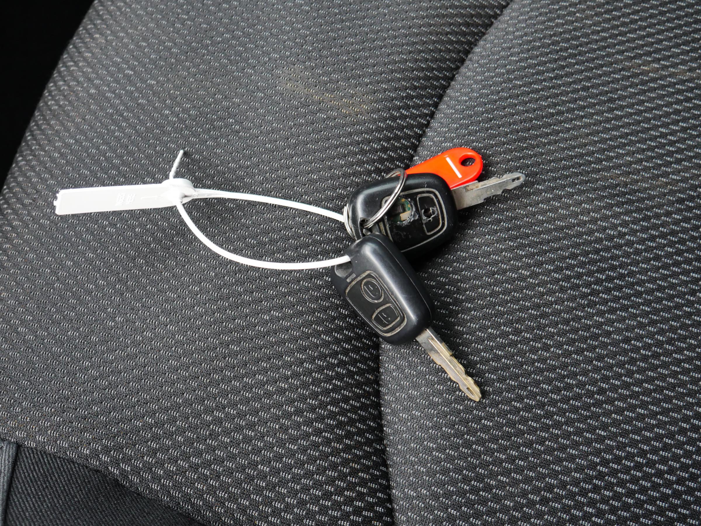 Peugeot 206, 2006 - pohled č. 16