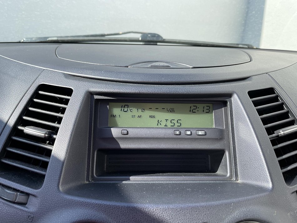 Mitsubishi Grandis 2.4i 