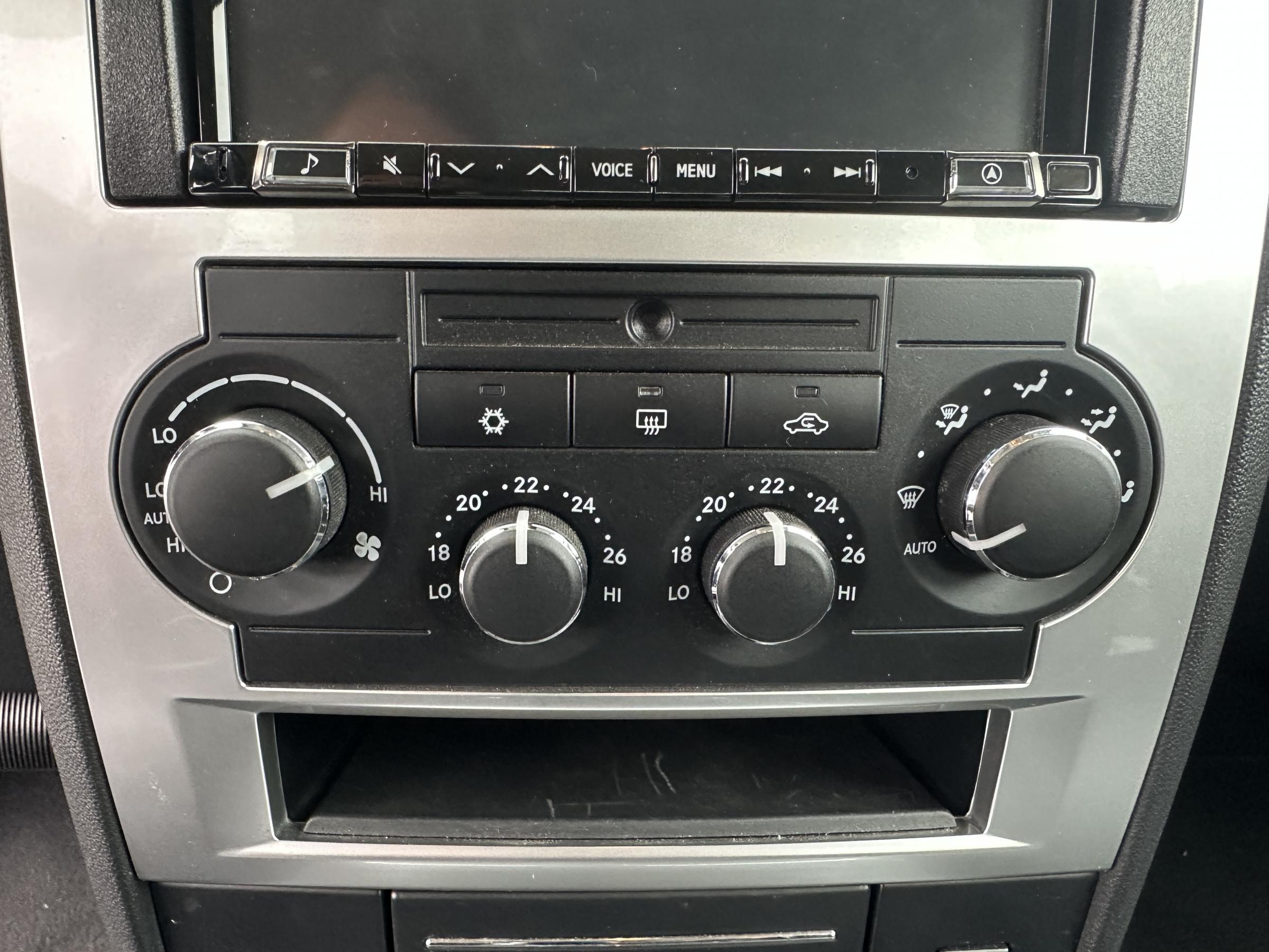 Chrysler 300C, 2009 - pohled č. 16