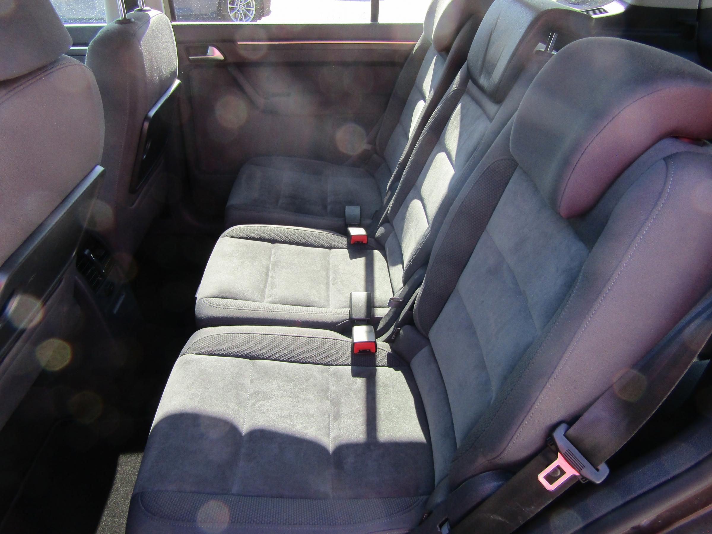 Volkswagen Touran, 2011 - pohled č. 10