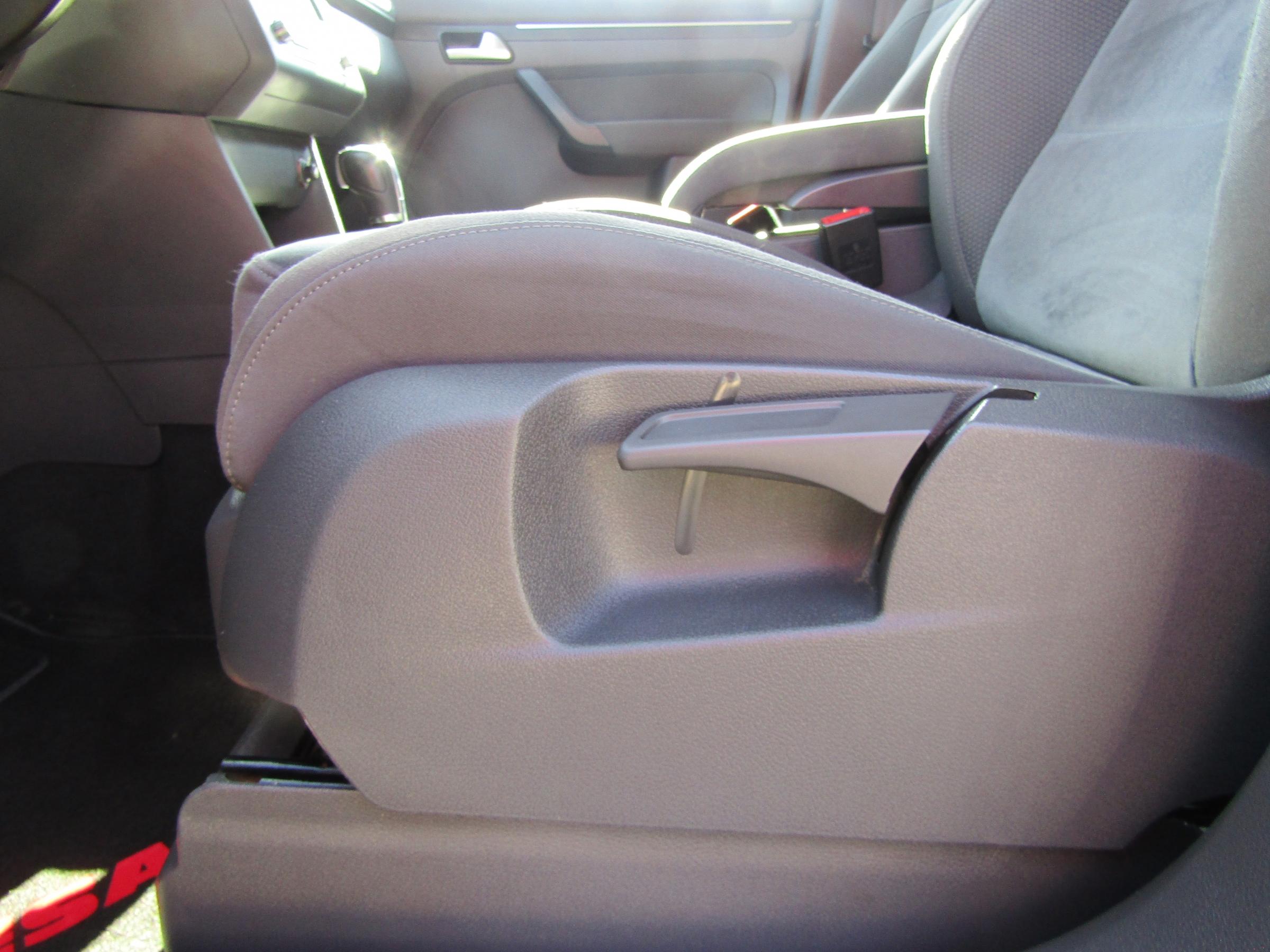 Volkswagen Touran, 2011 - pohled č. 11