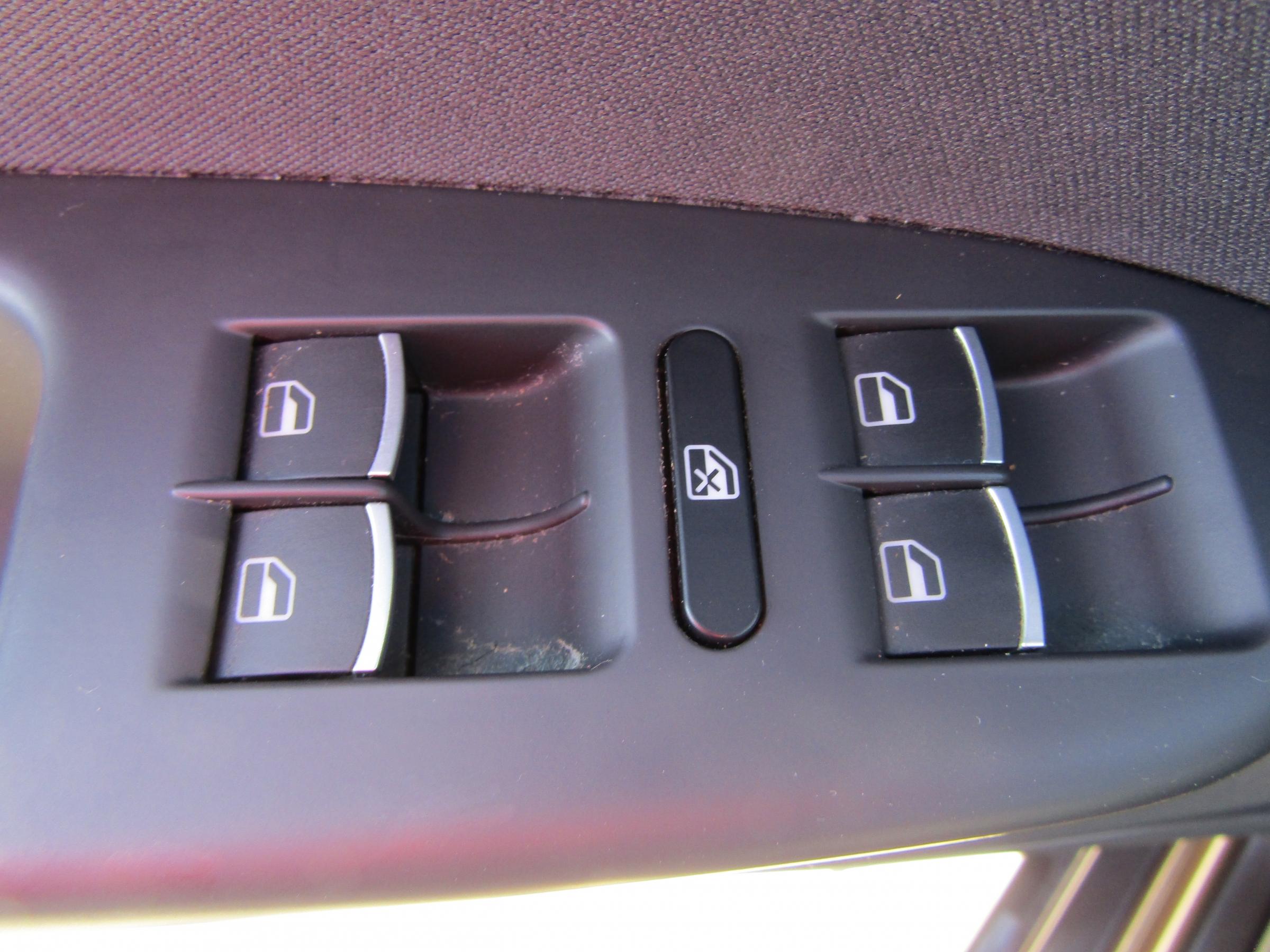 Volkswagen Touran, 2011 - pohled č. 12