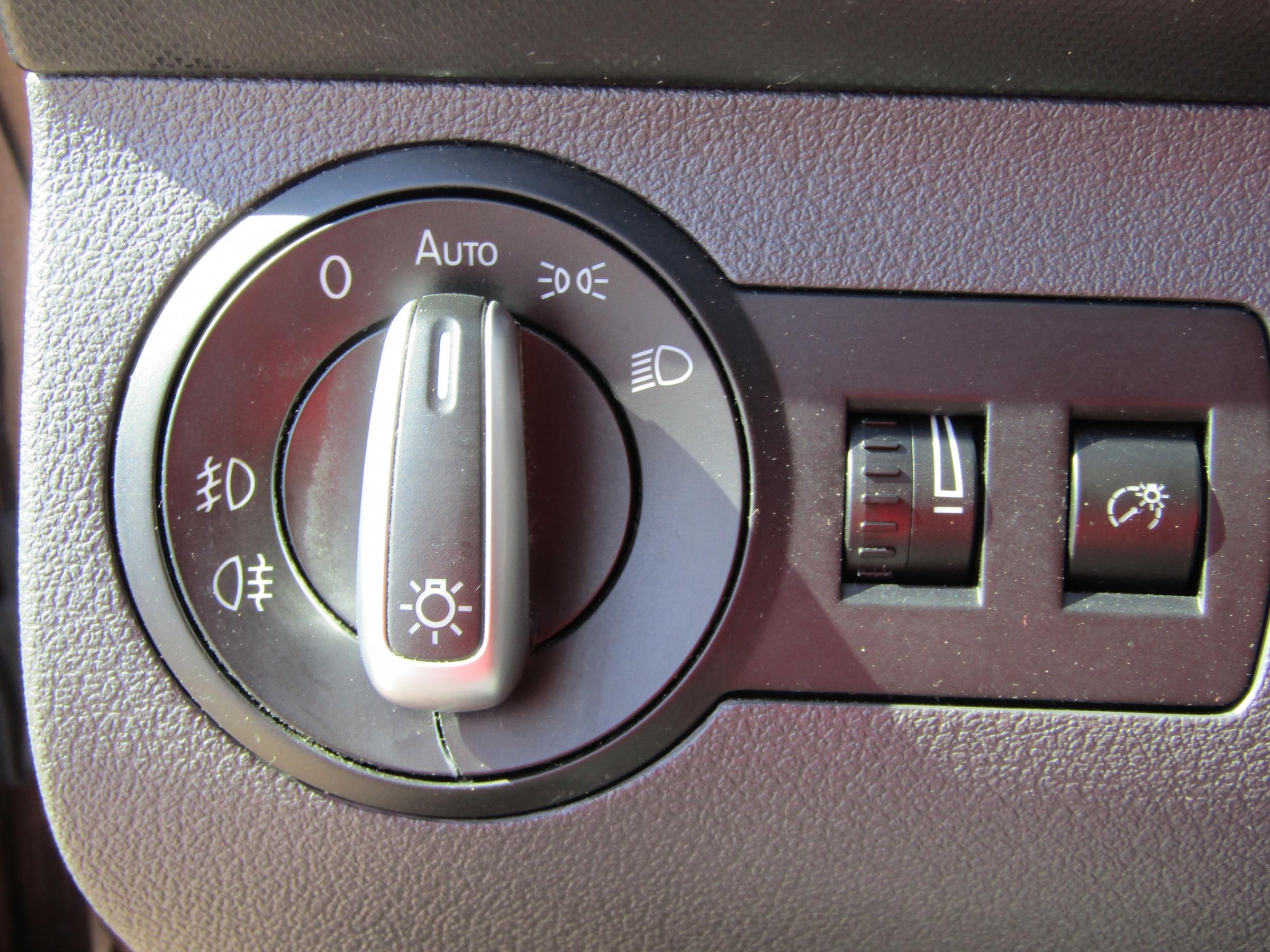 Volkswagen Touran, 2011 - pohled č. 13