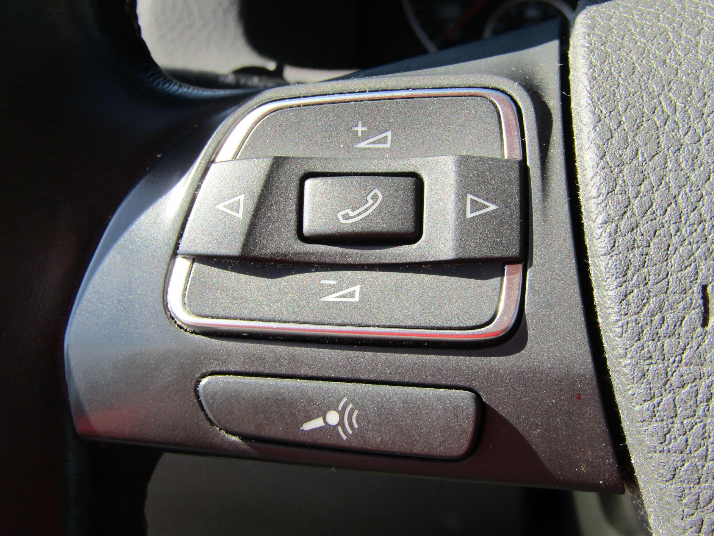 Volkswagen Touran, 2011 - pohled č. 15