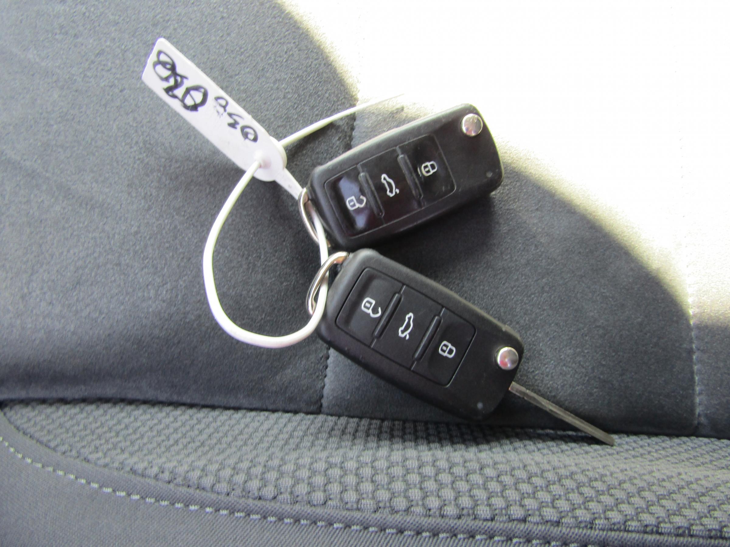 Volkswagen Touran, 2011 - pohled č. 21