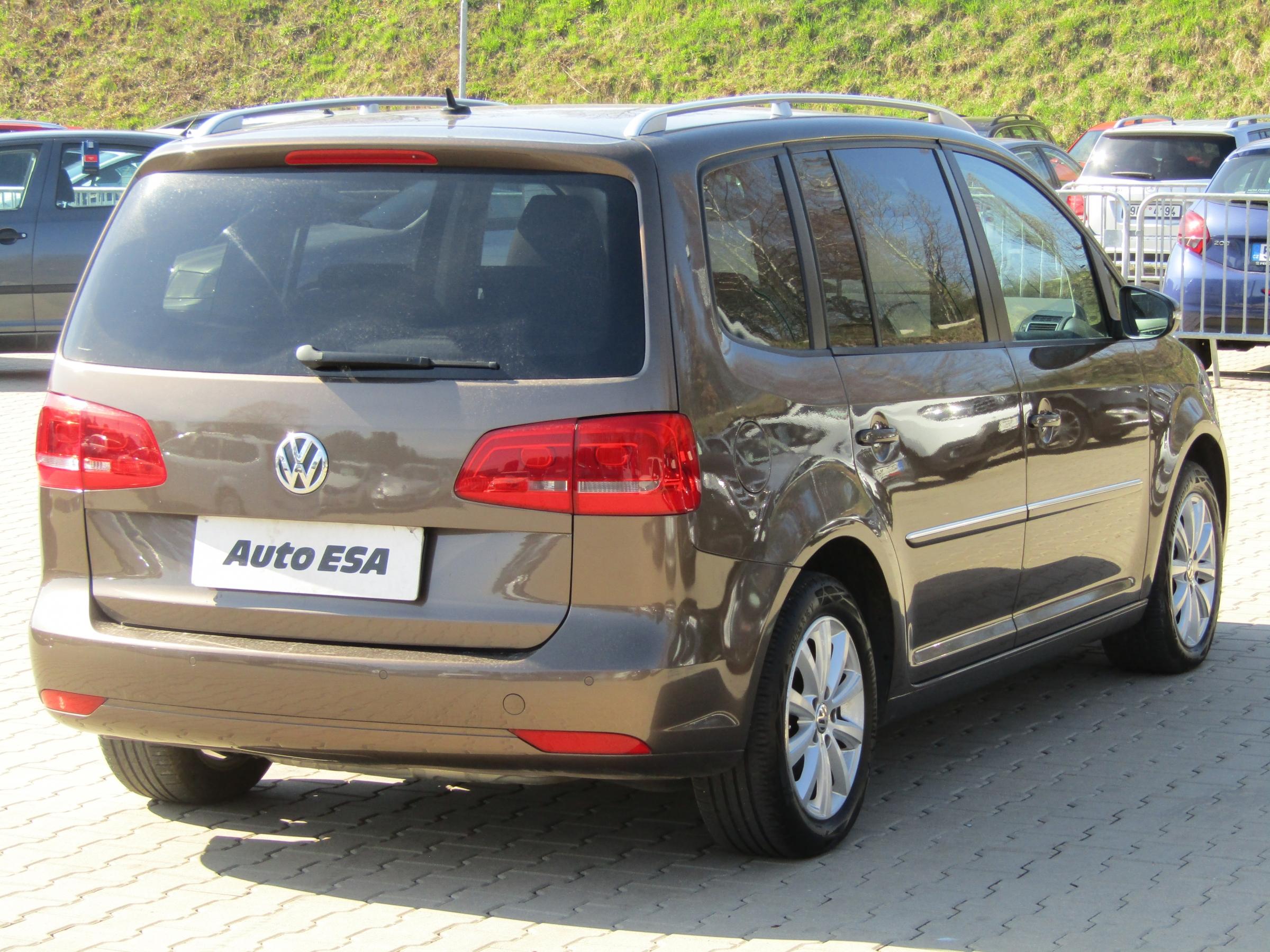 Volkswagen Touran, 2011 - pohled č. 4