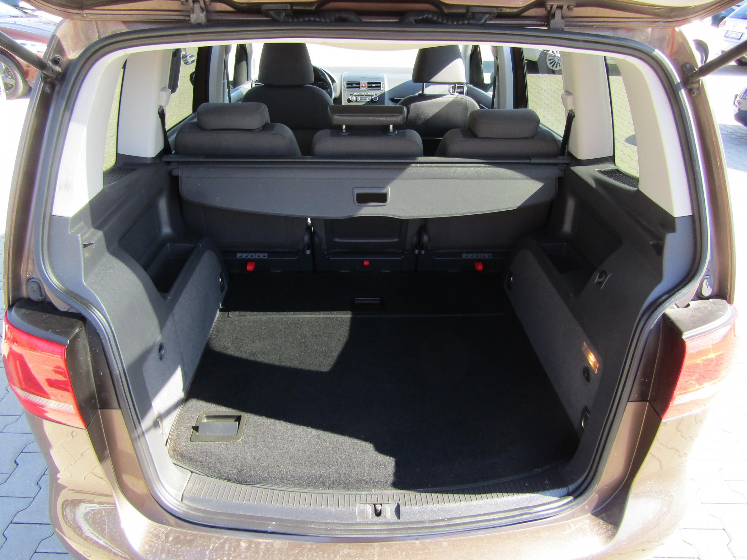 Volkswagen Touran, 2011 - pohled č. 7