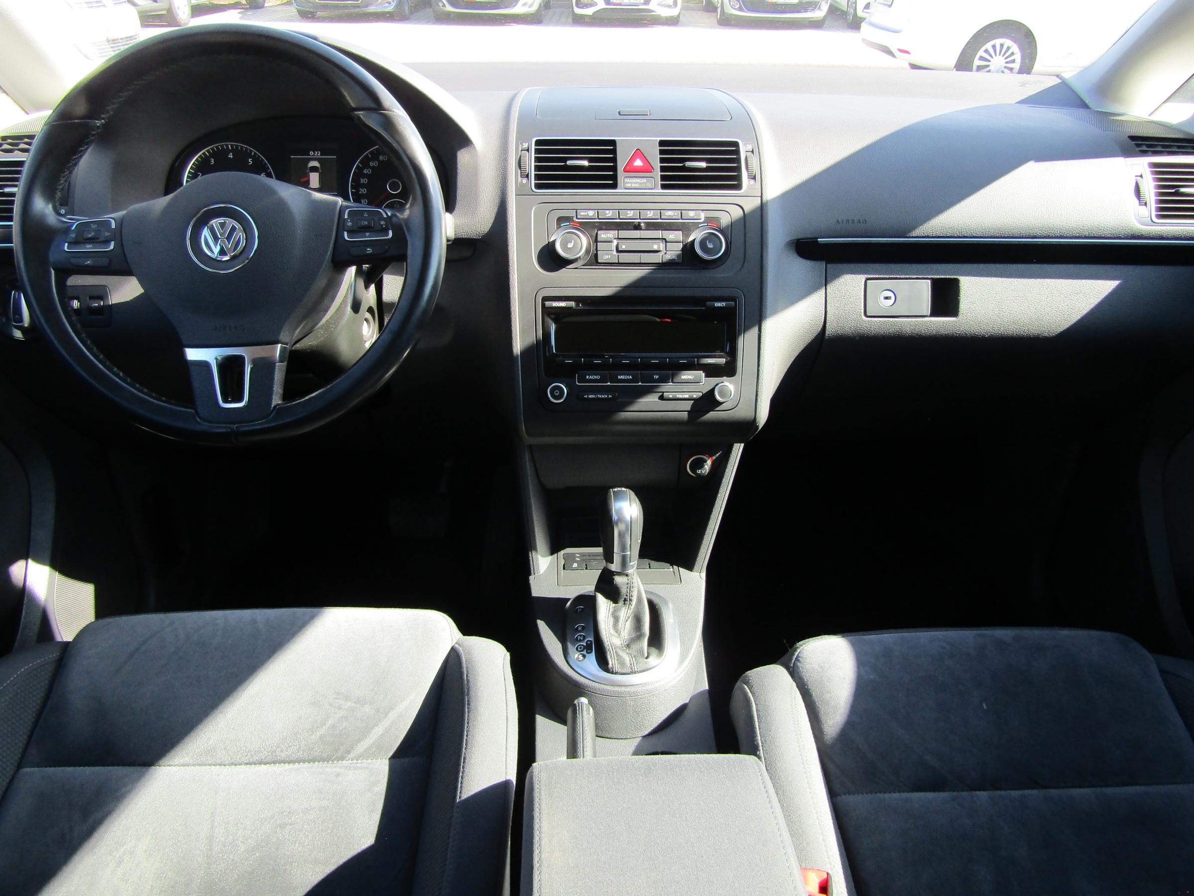 Volkswagen Touran, 2011 - pohled č. 8