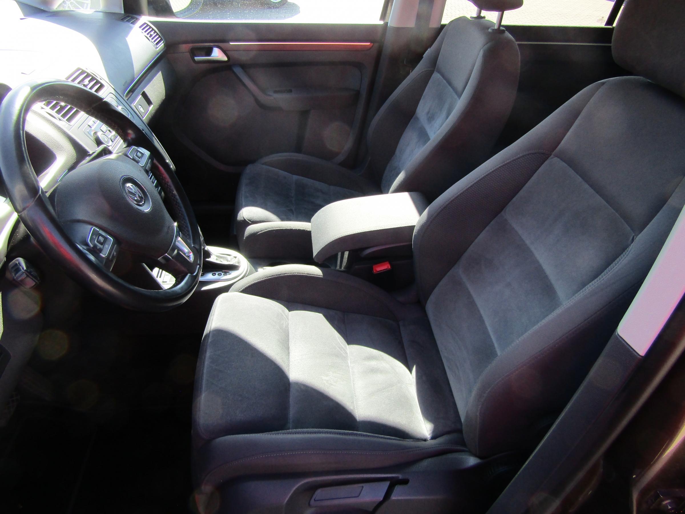 Volkswagen Touran, 2011 - pohled č. 9