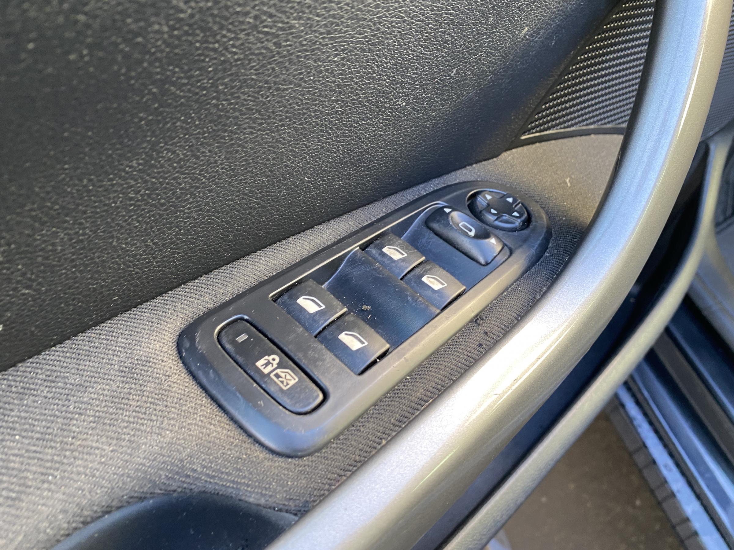 Peugeot 308, 2011 - pohled č. 13