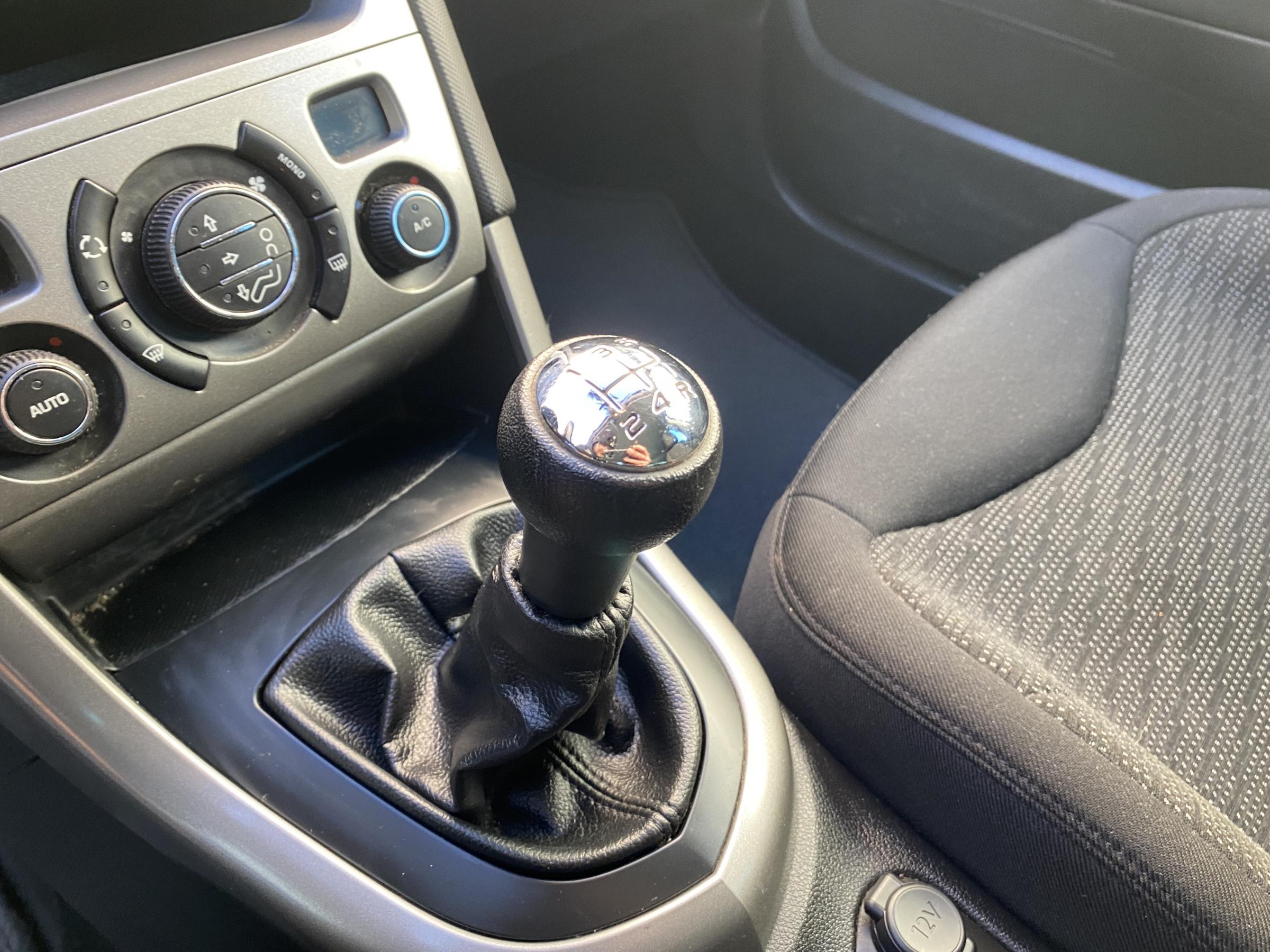 Peugeot 308, 2011 - pohled č. 15