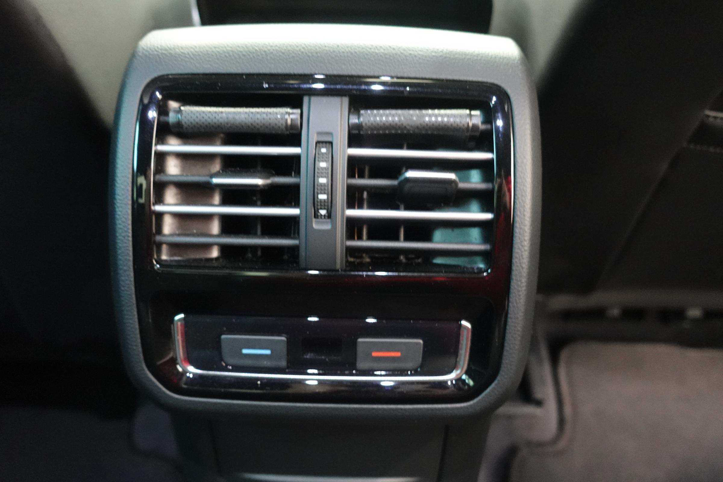 Volkswagen Passat, 2017 - pohled č. 24