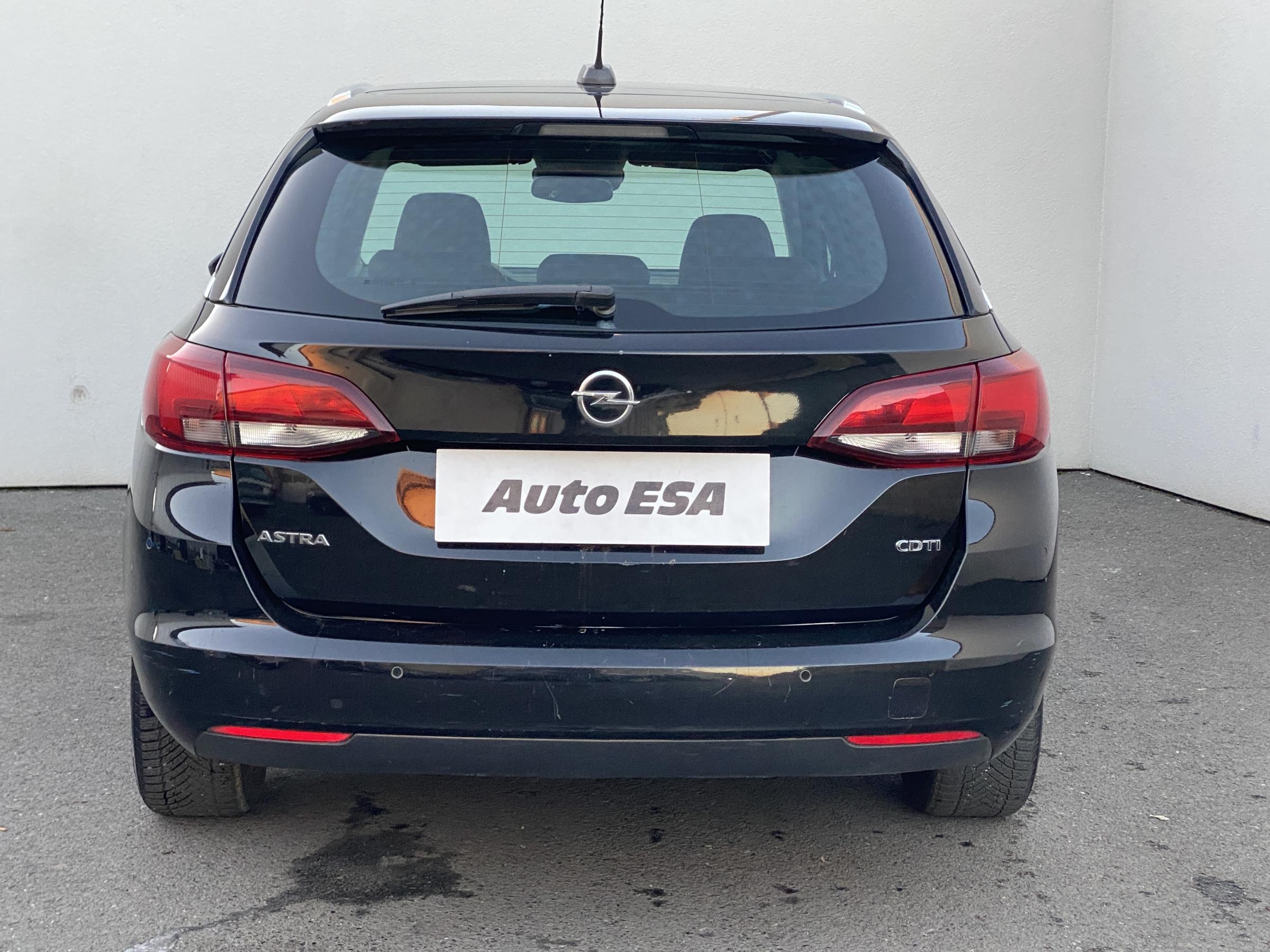 Opel Astra, 2017 - pohled č. 5