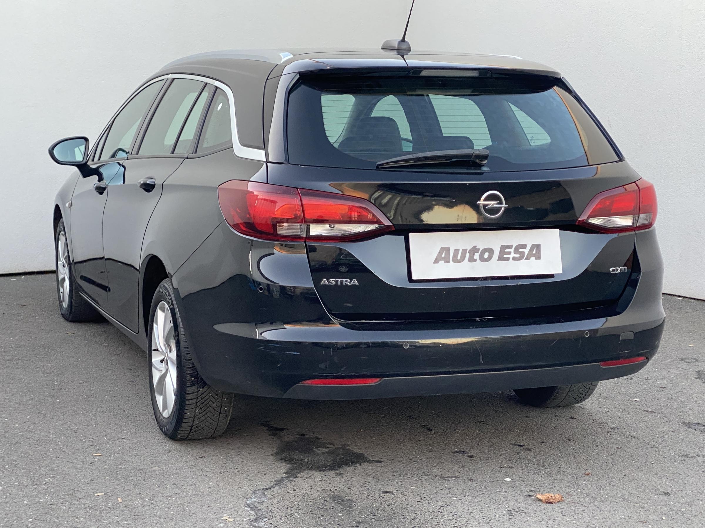 Opel Astra, 2017 - pohled č. 6
