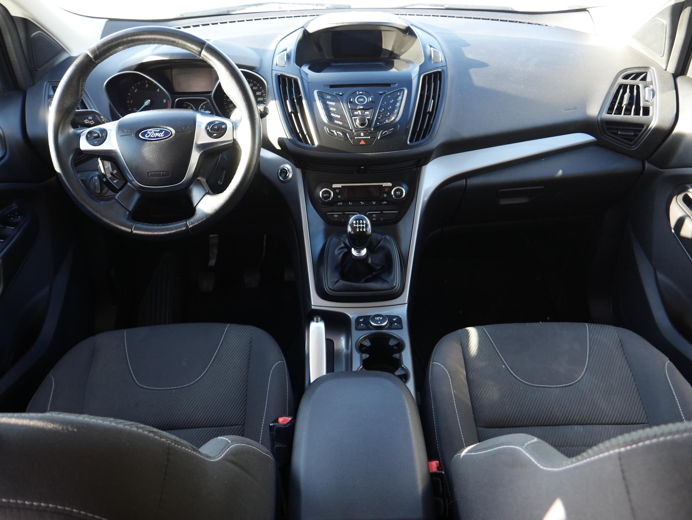 Ford Kuga, 2015 - pohled č. 10