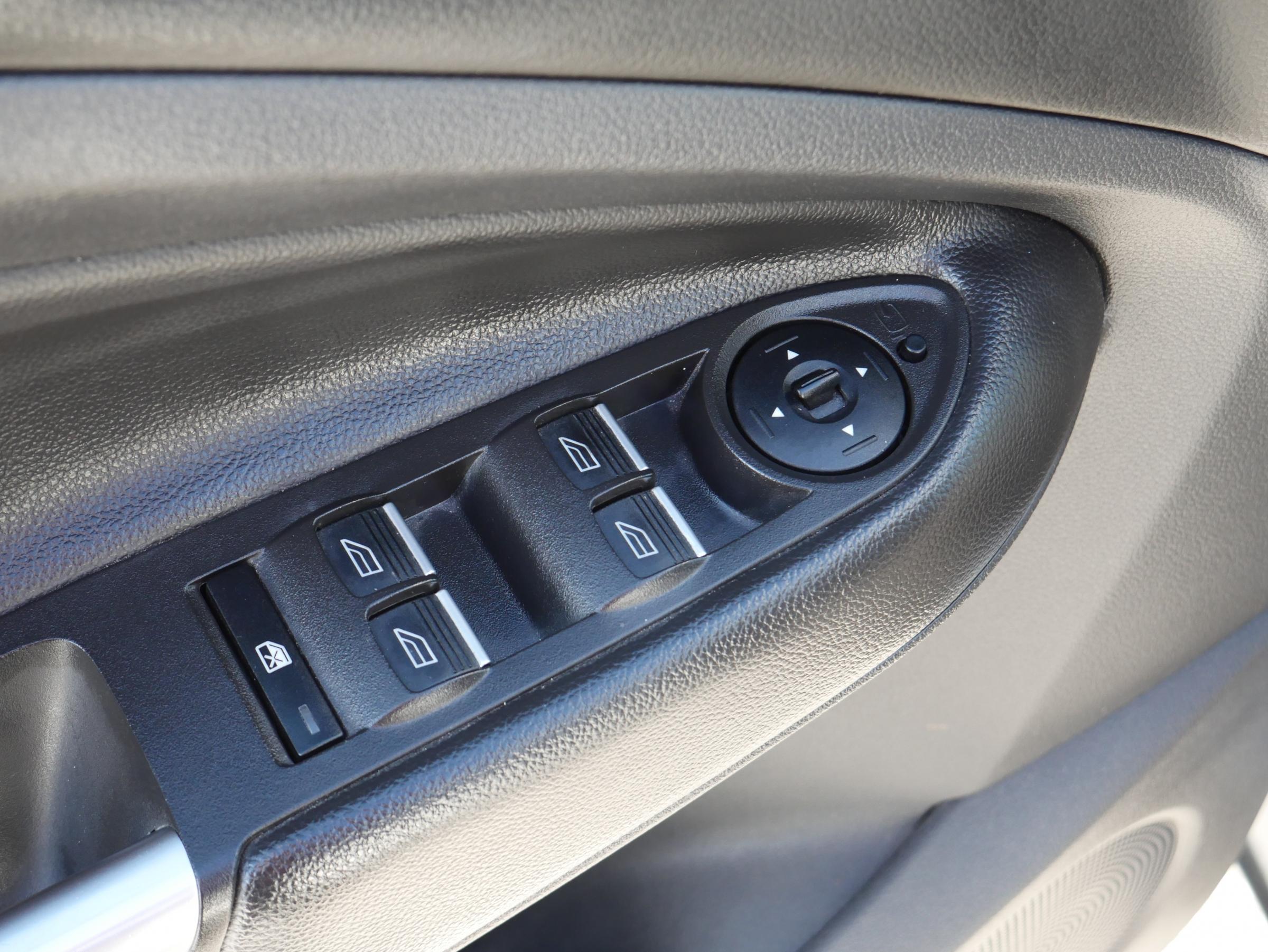 Ford Kuga, 2015 - pohled č. 16