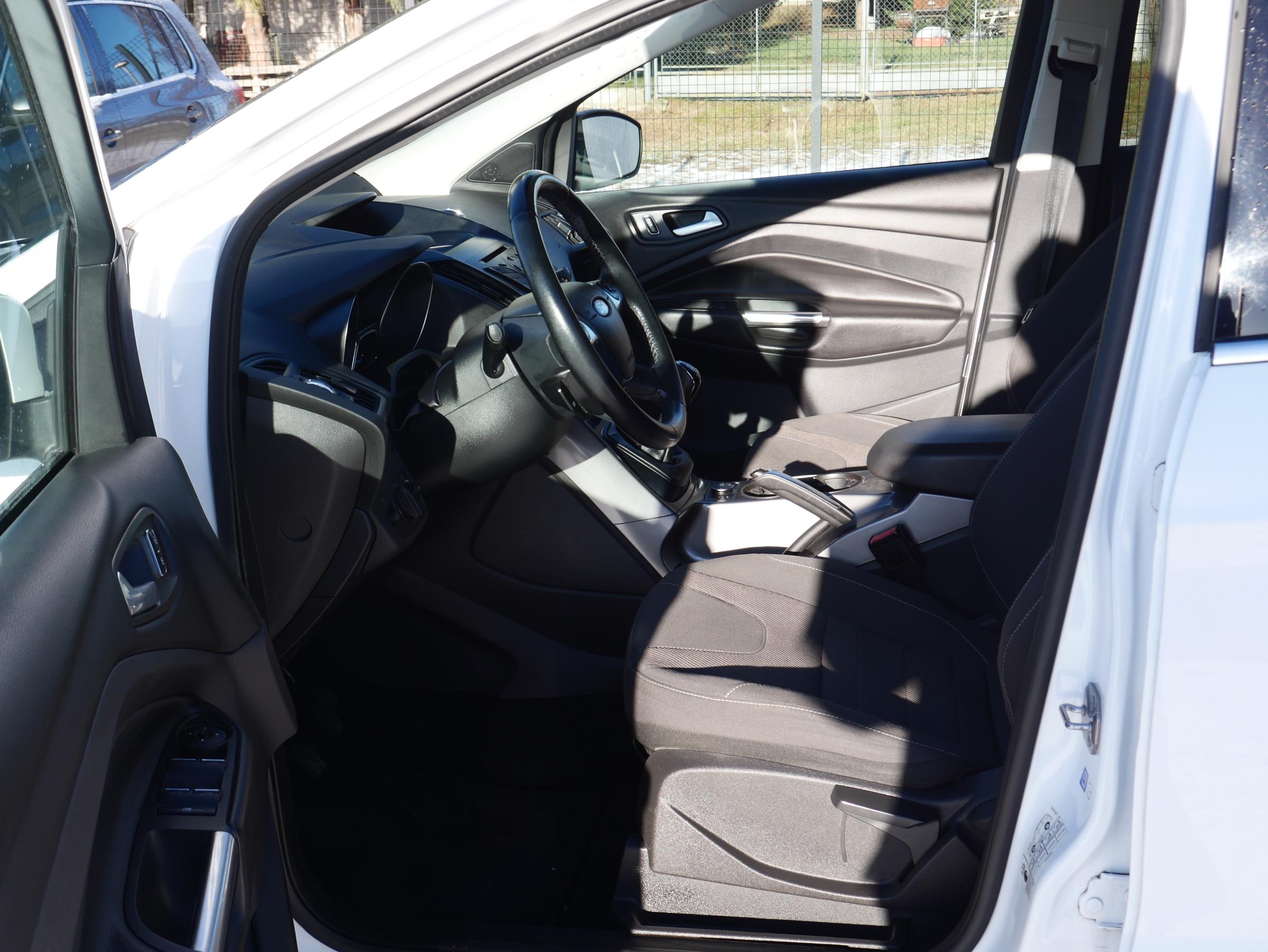 Ford Kuga, 2015 - pohled č. 8