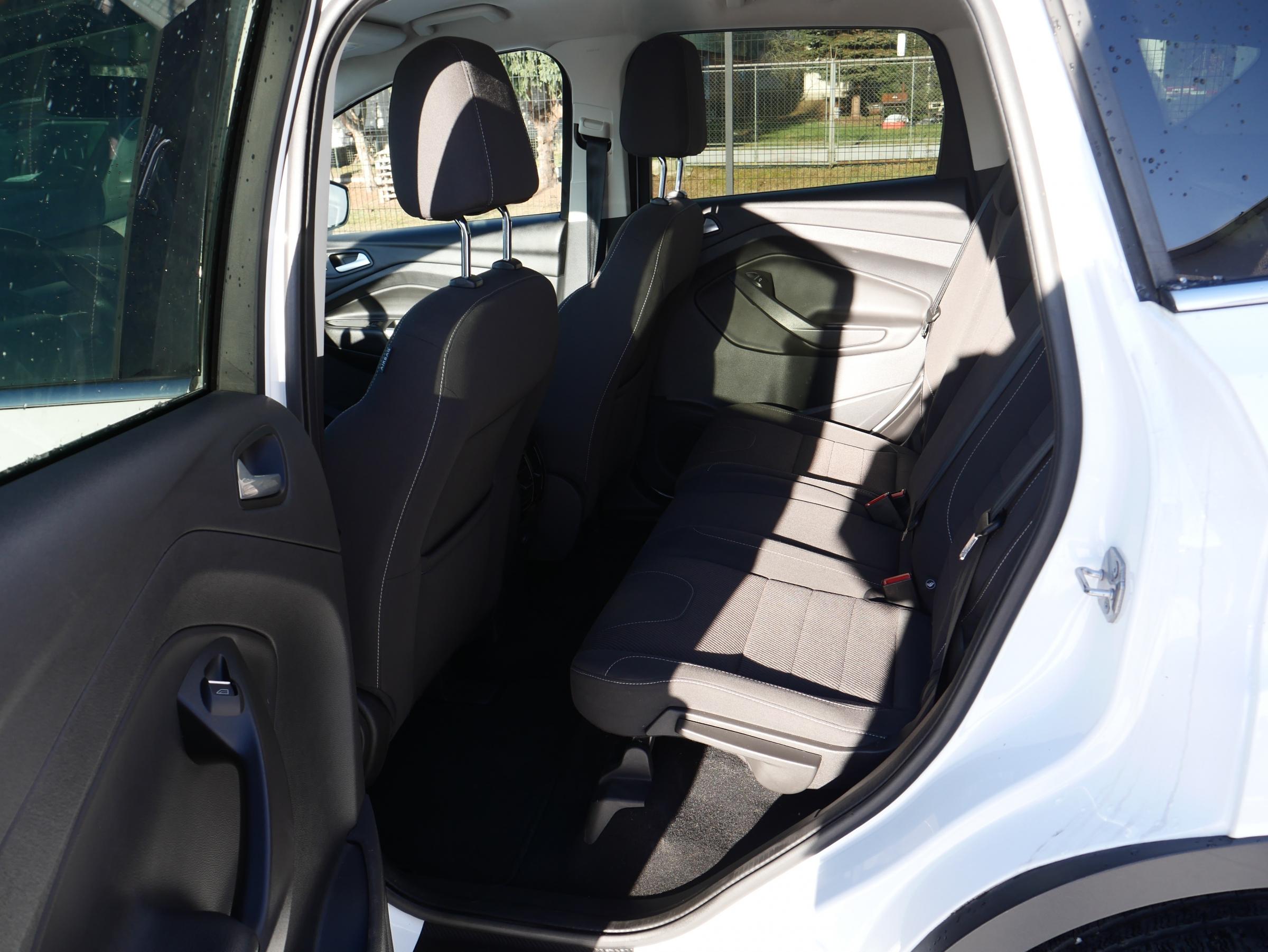 Ford Kuga, 2015 - pohled č. 9